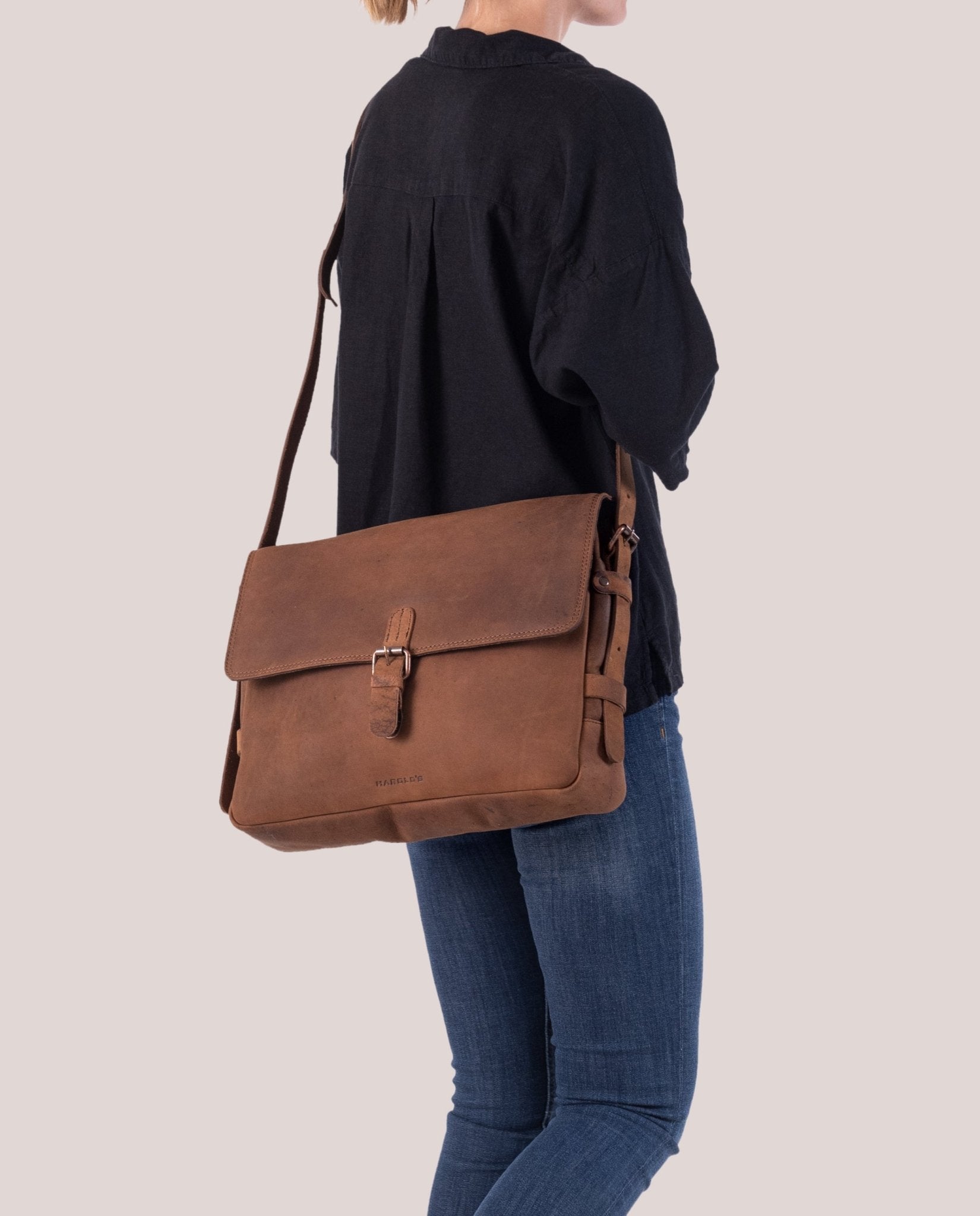 harolds-antic-messengerbag-m-kuriertasche-natur-a4-leder image 2