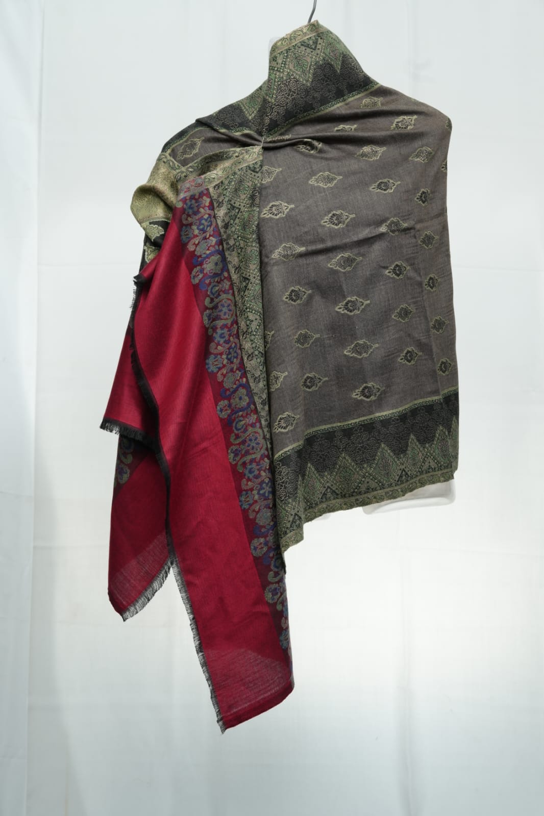 kashmir-arts-kani-shawls-kani-schal-red-moon-rot image 1