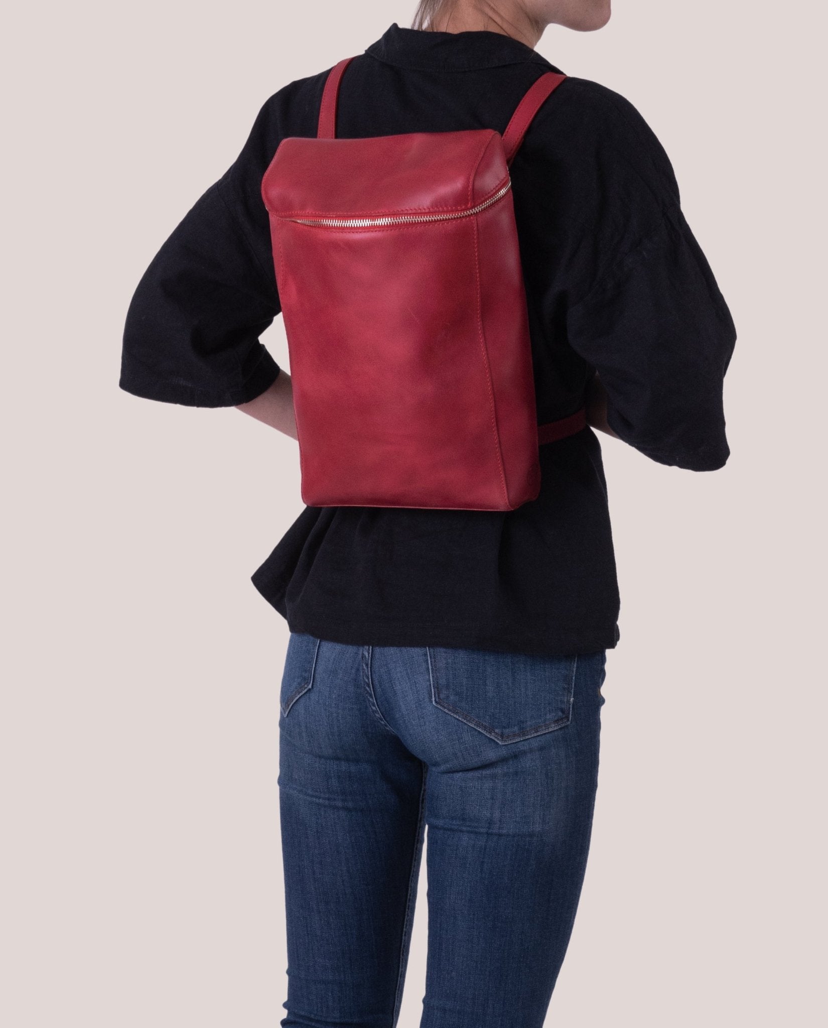 harolds-box-backpack-rot-leder-rucksack-shoulderbag image 3