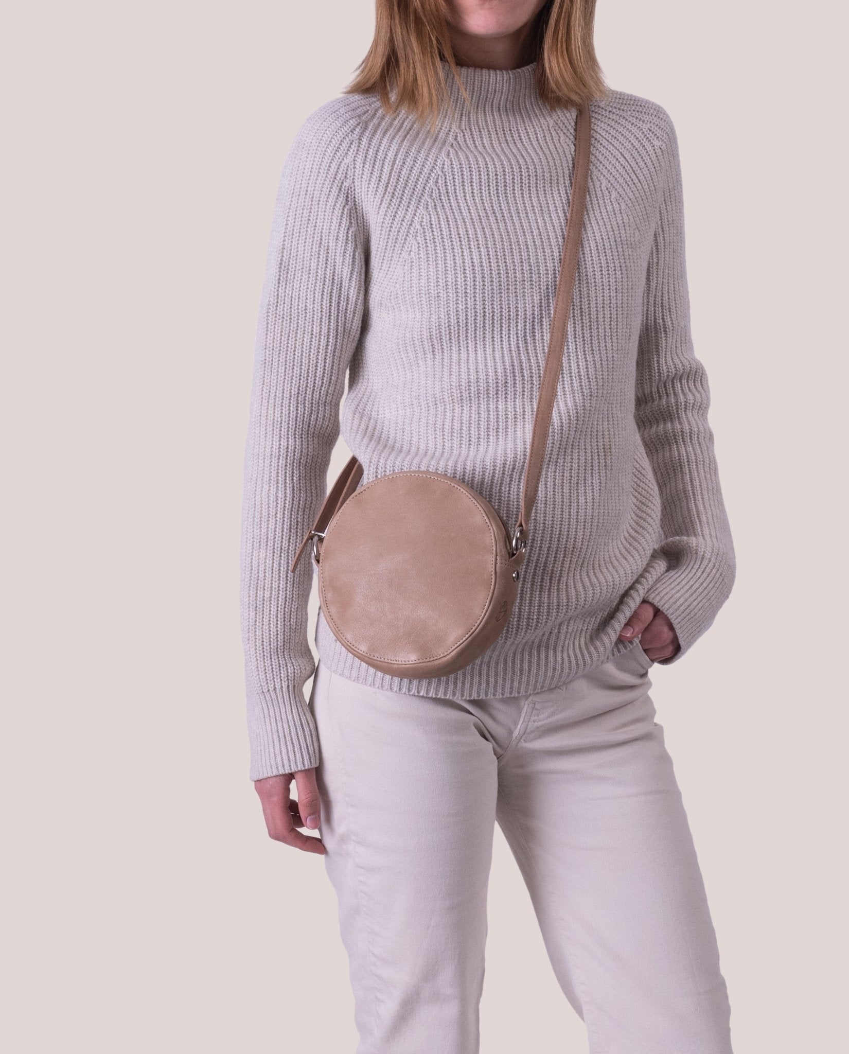 harolds-galore-shoulderbag-circle-small-schwarz-leicht image 3