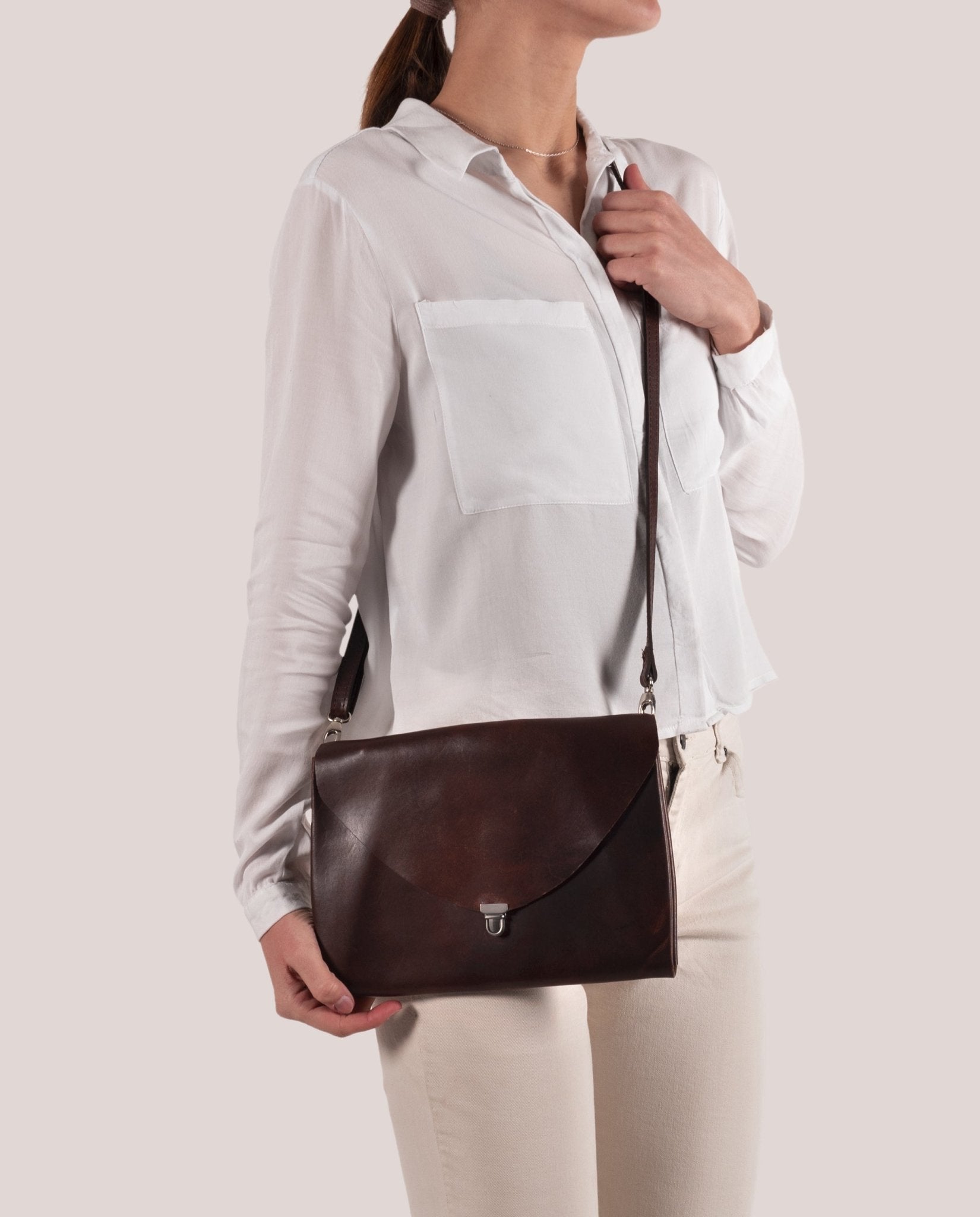 harolds-fold-handbag-clutch-l-handtasche-schwarz-pflanzlich-gegerbt image 3