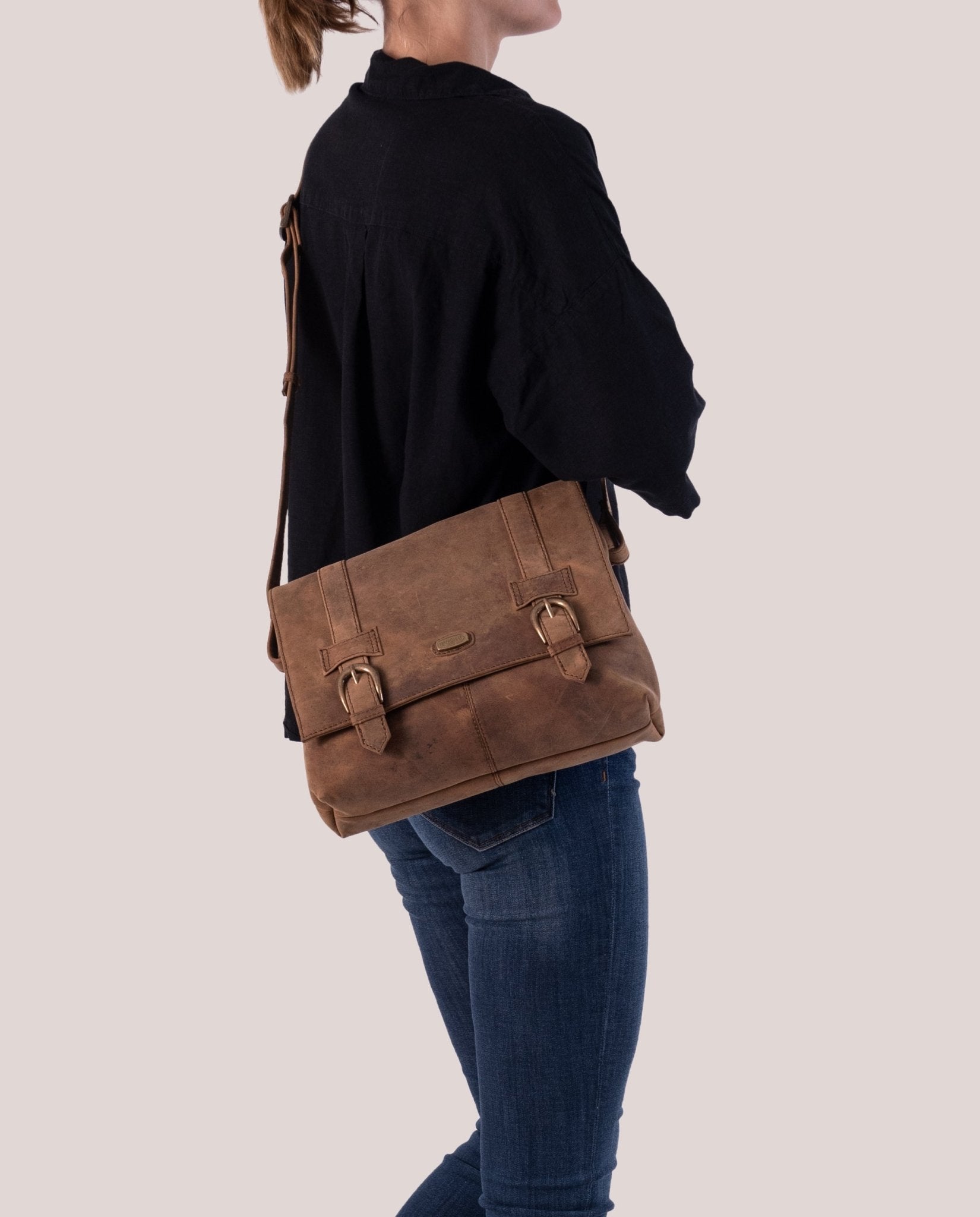 harolds-antic-messengerbag-s-kuriertasche-natur-rindleder image 2