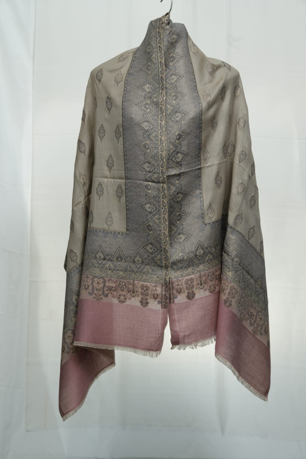 kashmir-arts-kani-jama-pashmina-schal-grau-rosa-do-patri image 1