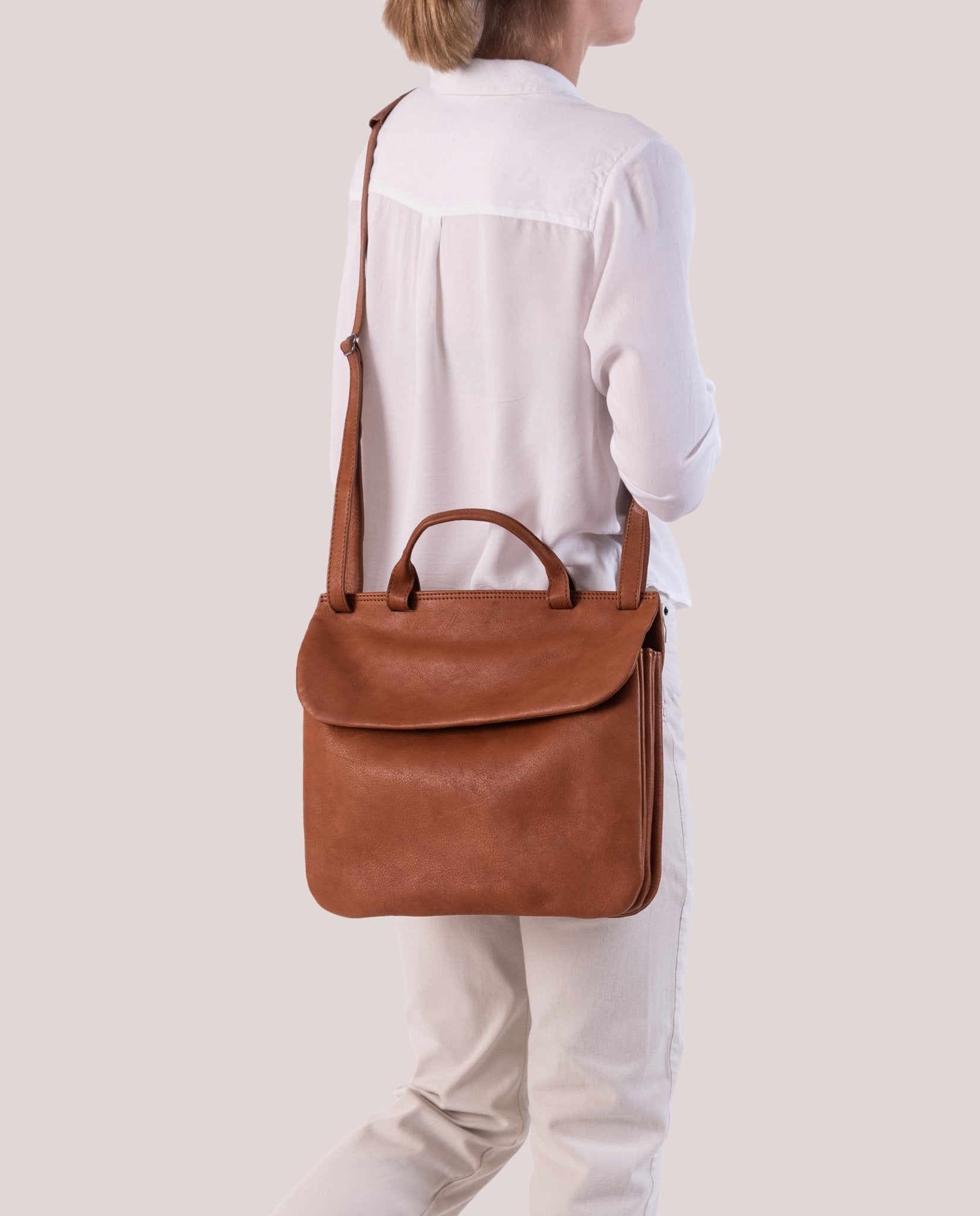harolds-chacoral-smooth-businessbag-businesstasche-cognac-leicht image 4