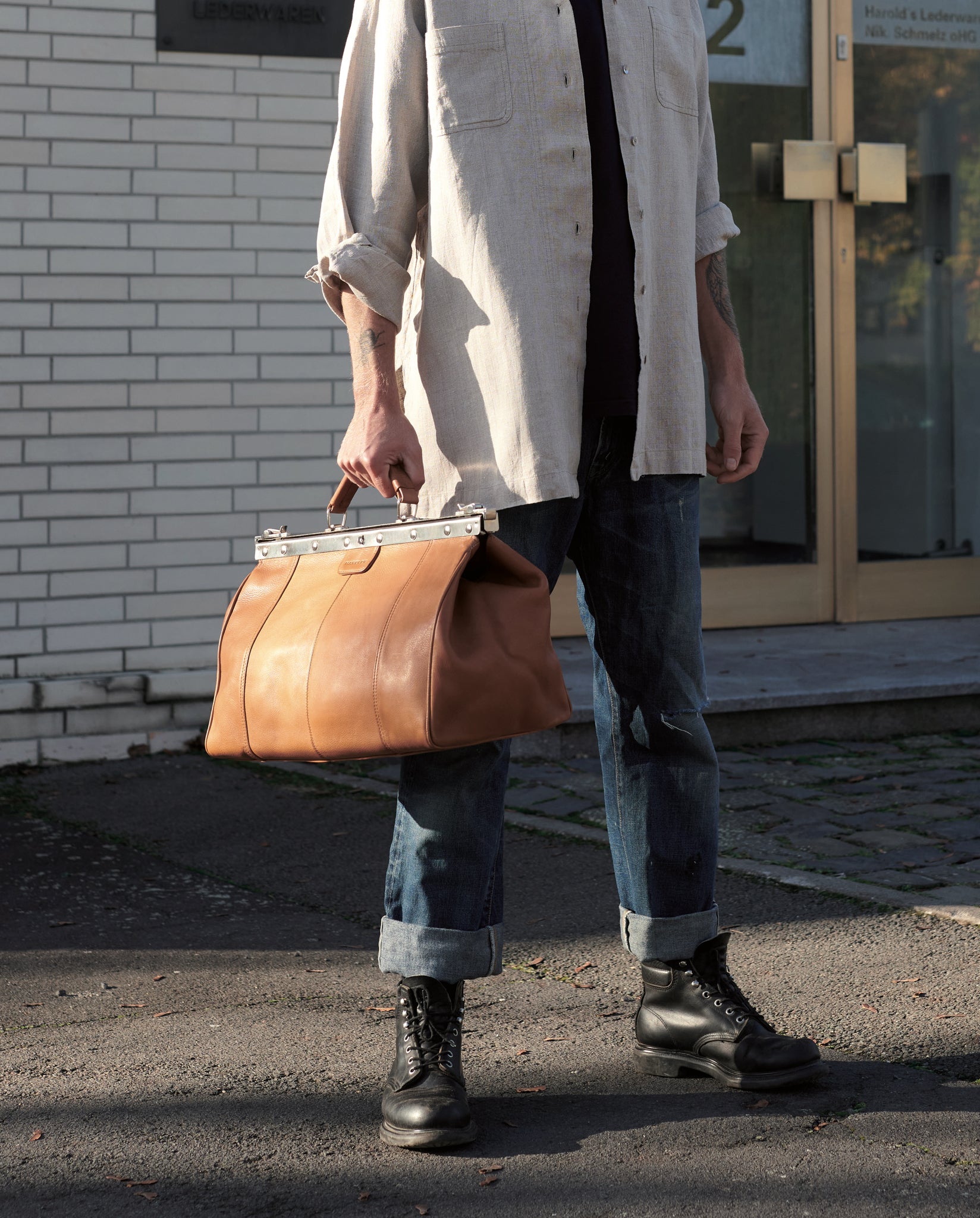 harolds-country-doctors-bag-arzttasche-leder-braun image 8