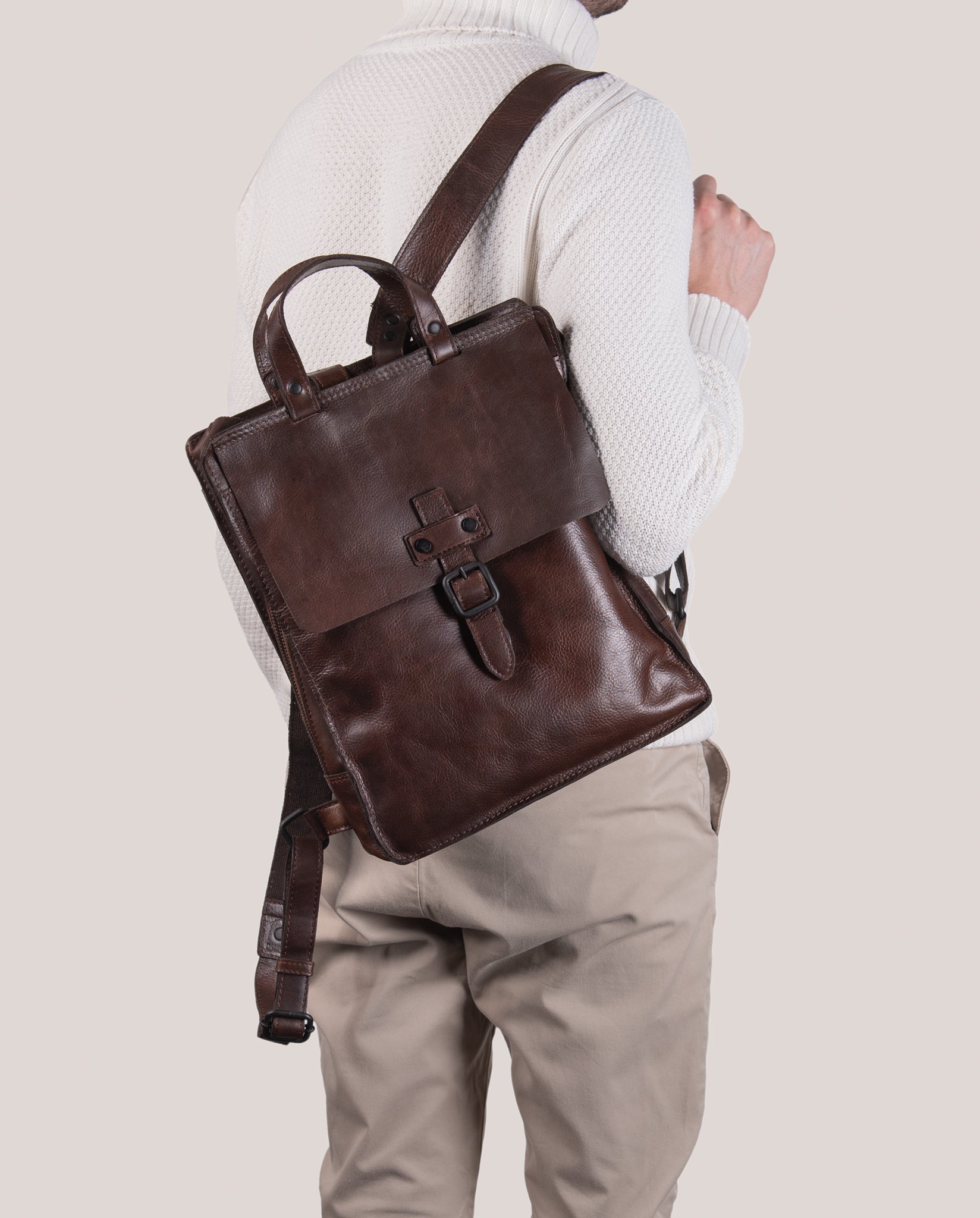 harolds-aberdeen-backpack-xl-rucksack-schwarz-rindleder image 2