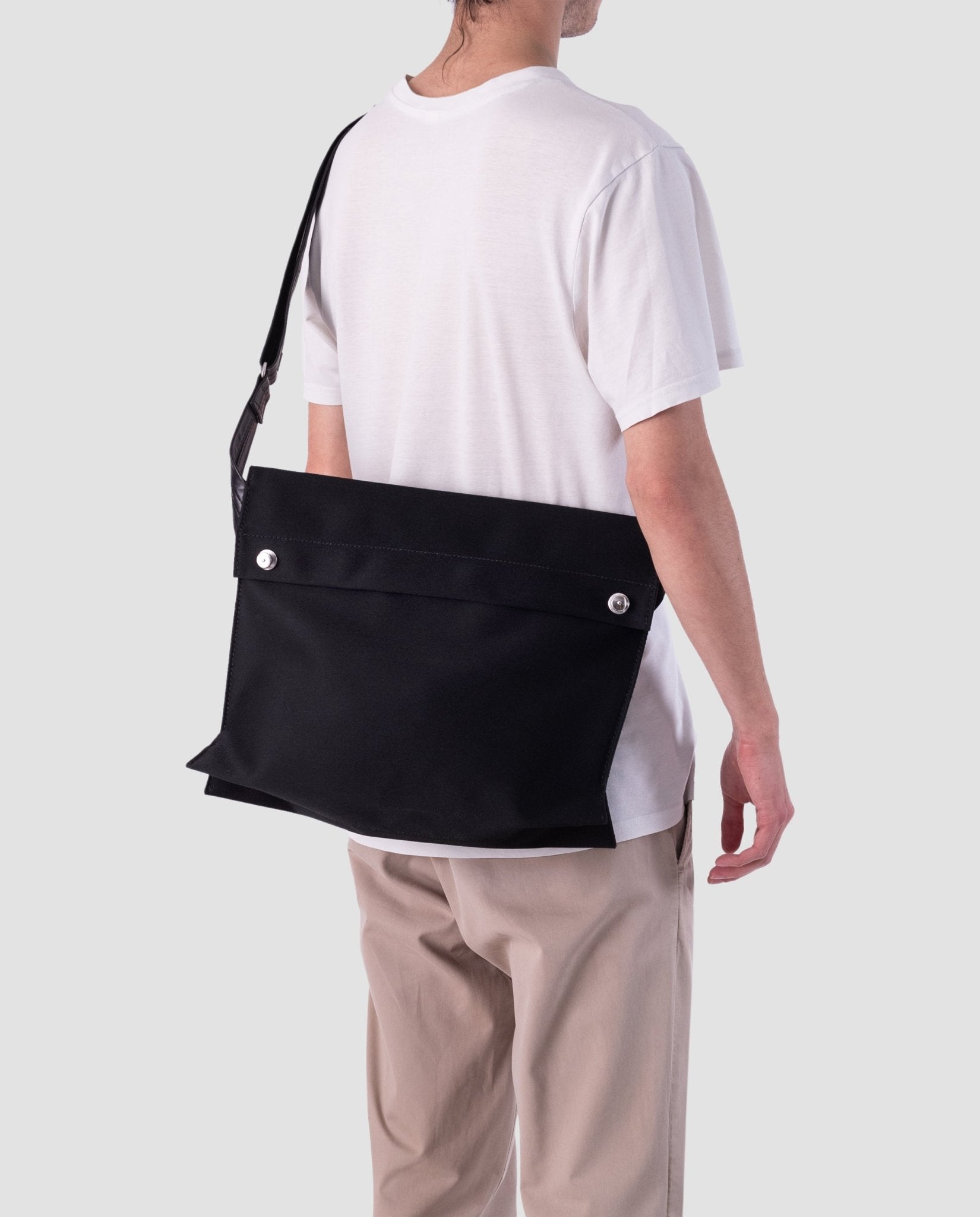 harolds-cubicbag-umh-ngetasche-messenger-m-schwarz-mix image 2
