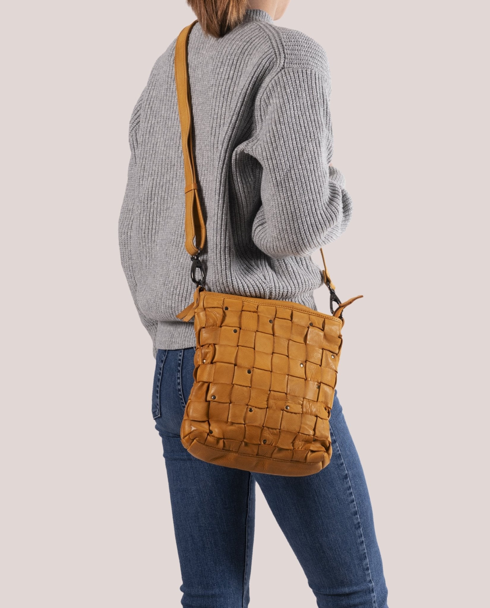 harolds-galore-braid-shopper-gelb-leder-geflochten-upend image 2