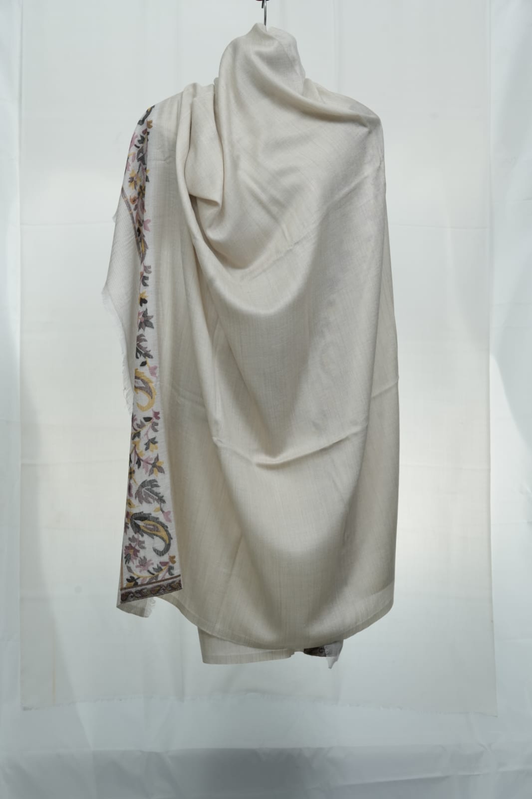 kashmir-arts-pashmina-hampi-milky-gray-schal-grau-mandelborte image 1