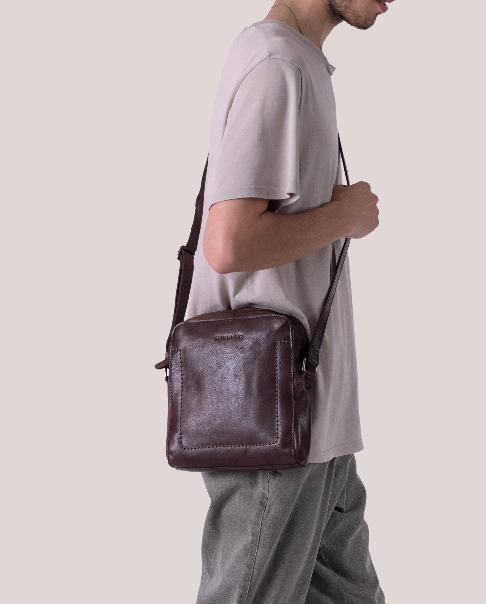 harolds-caugio-crossbag-umh-ngetasche-braun-mit-tablet-fach image 2