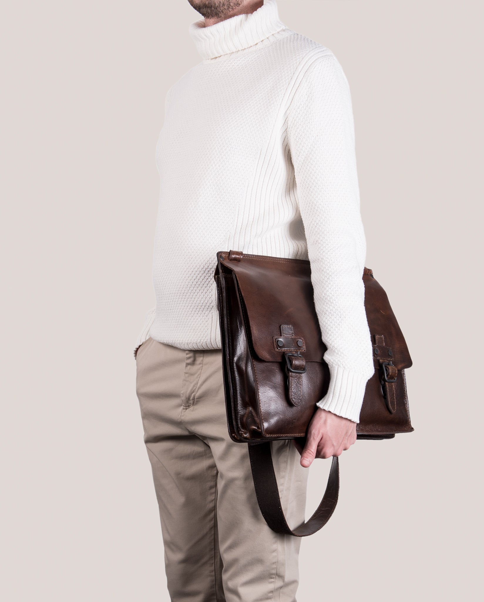 harolds-aberdeen-messengerbag-m-kuriertasche-schwarz-15-zoll image 3