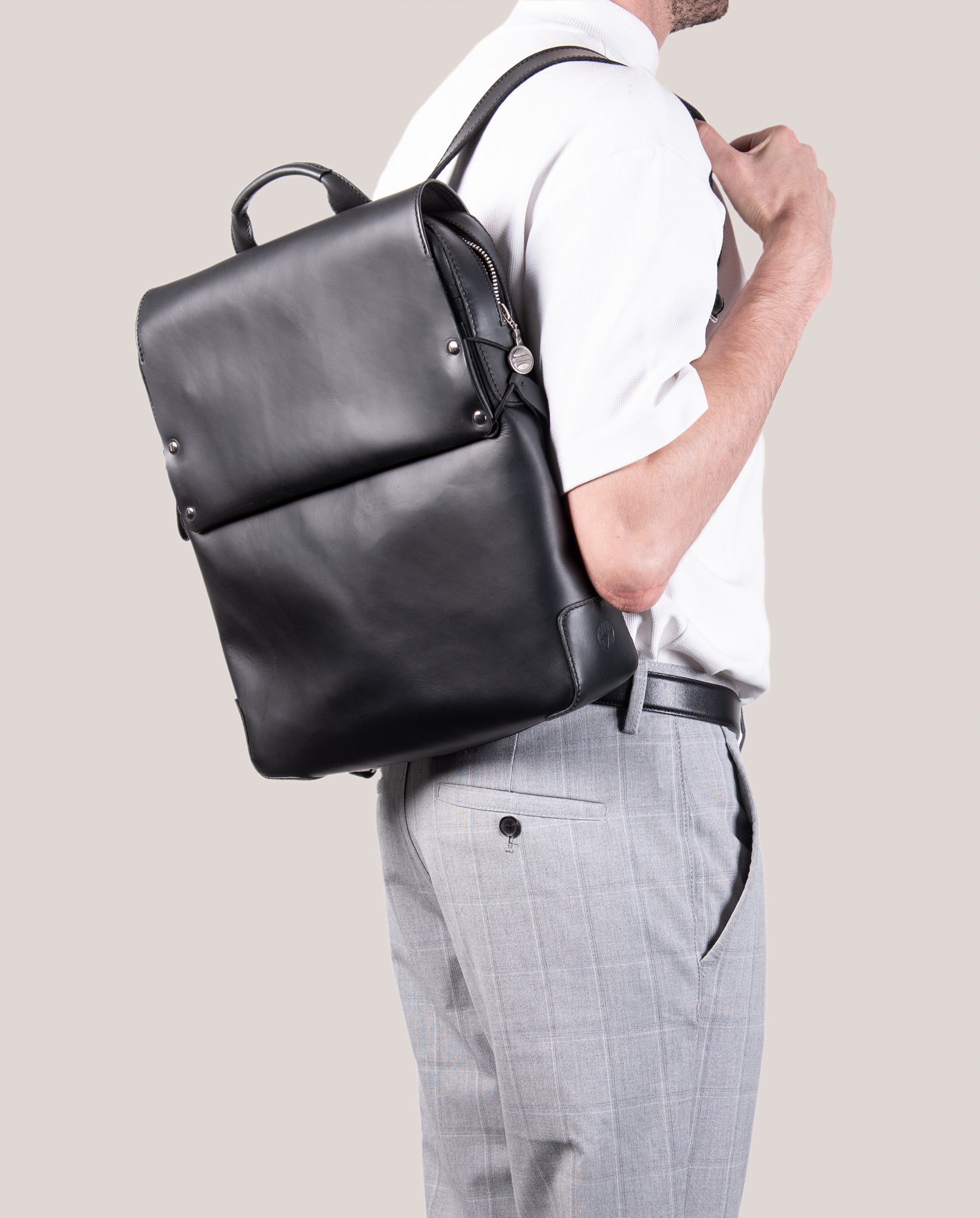 harolds-jil-rucksack-schwarz-din-a4-pflanzlich-gegerbt image 2