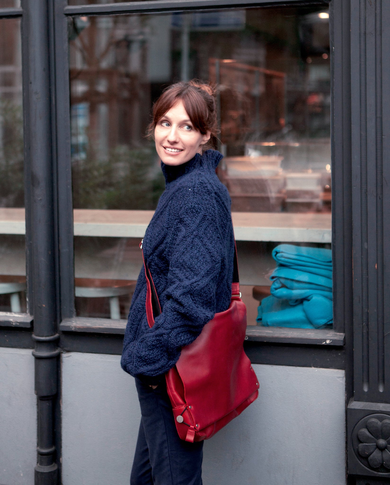 harolds-antic-jil-messengerbag-umh-ngetasche-schwarz-a4-leder image 2