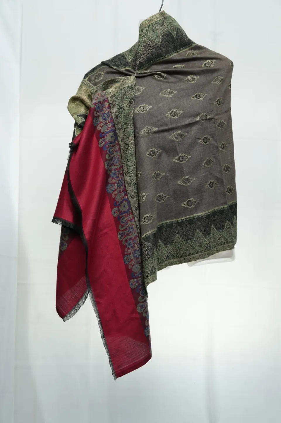 kashmir-arts-kani-shawls-kani-schal-red-moon-rot image 1