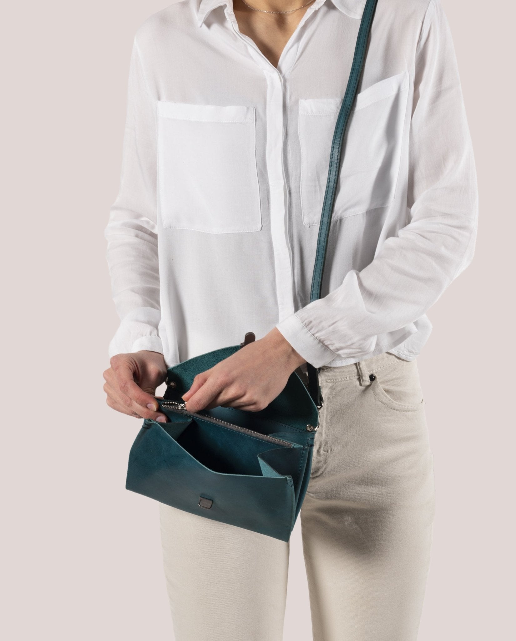 harolds-fold-handbag-clutch-m-umh-ngetasche-schwarz-leder image 5