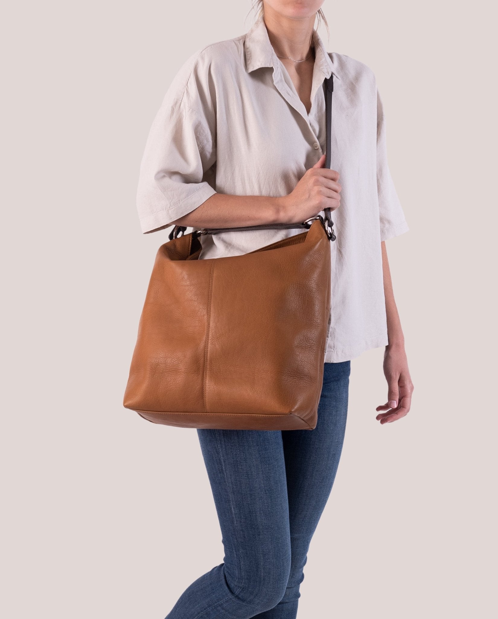harolds-chaza-pouch-upend-beuteltasche-schwarz-pflanzlich-gegerbt image 3