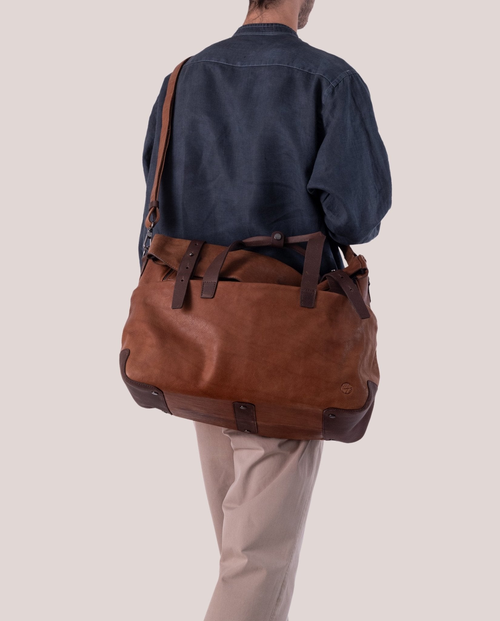 harolds-mount-ivy-weekender-leder-reisetasche-schwarz-erweiterbar image 2