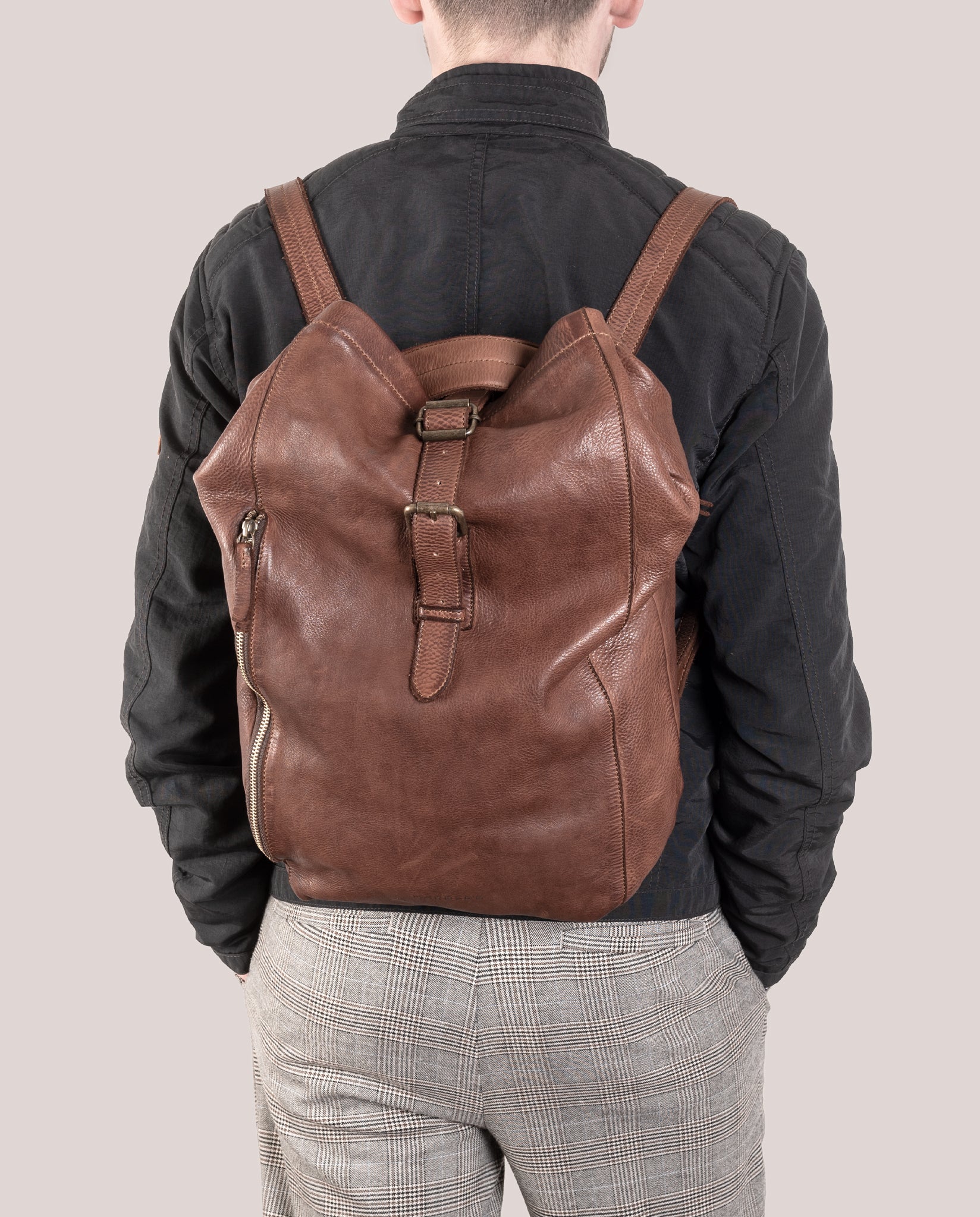 harolds-submarine-backpack-rollover-m-rucksack-schwarz-leder image 2