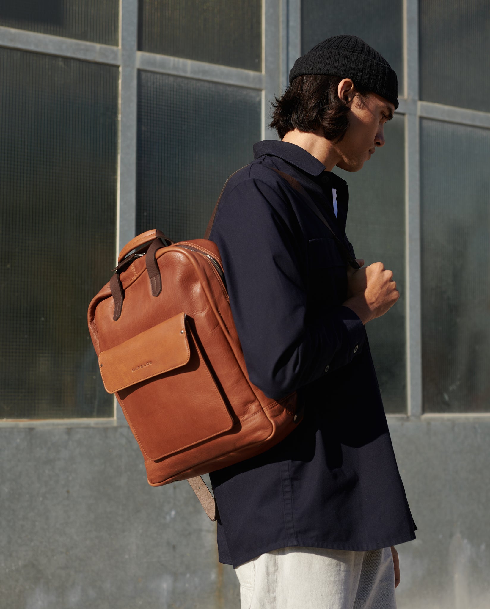 harolds-ivy-lane-notebook-rucksack-schwarz-leder image 2