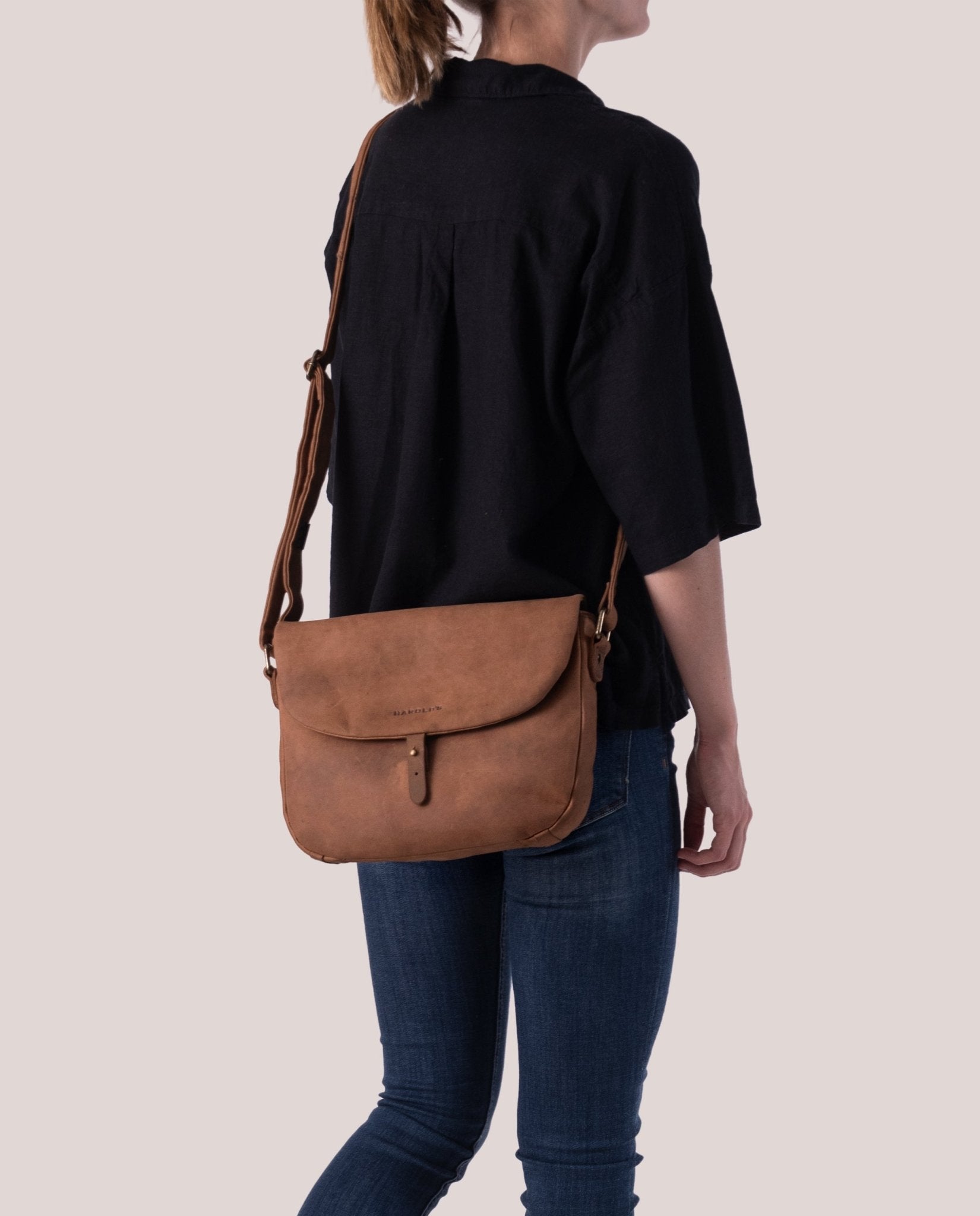 harolds-antic-slingbag-l-umh-ngetasche-natur-rindleder-damen image 2