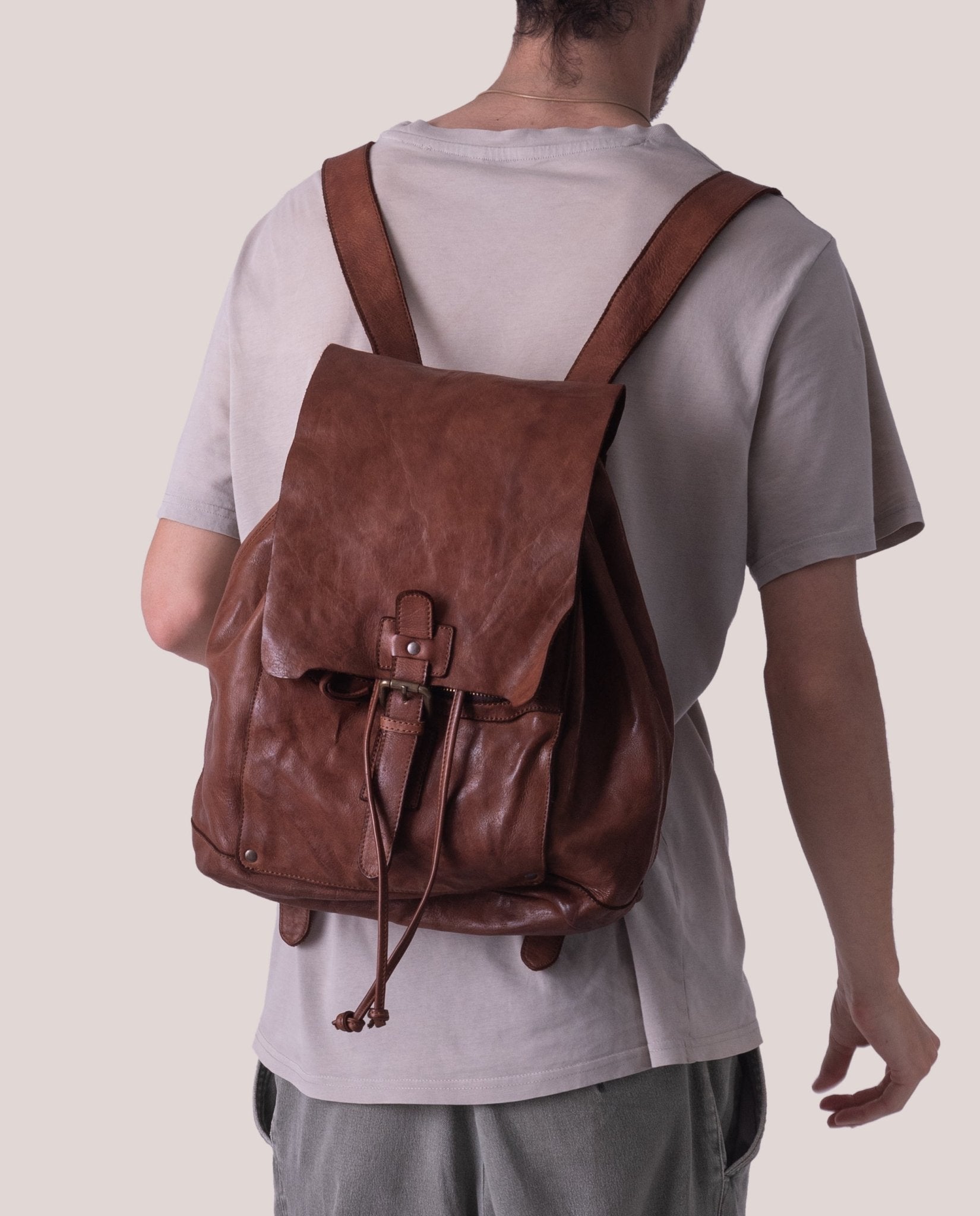 harolds-submarine-rucksack-leder-schwarz-mit-zugband image 2