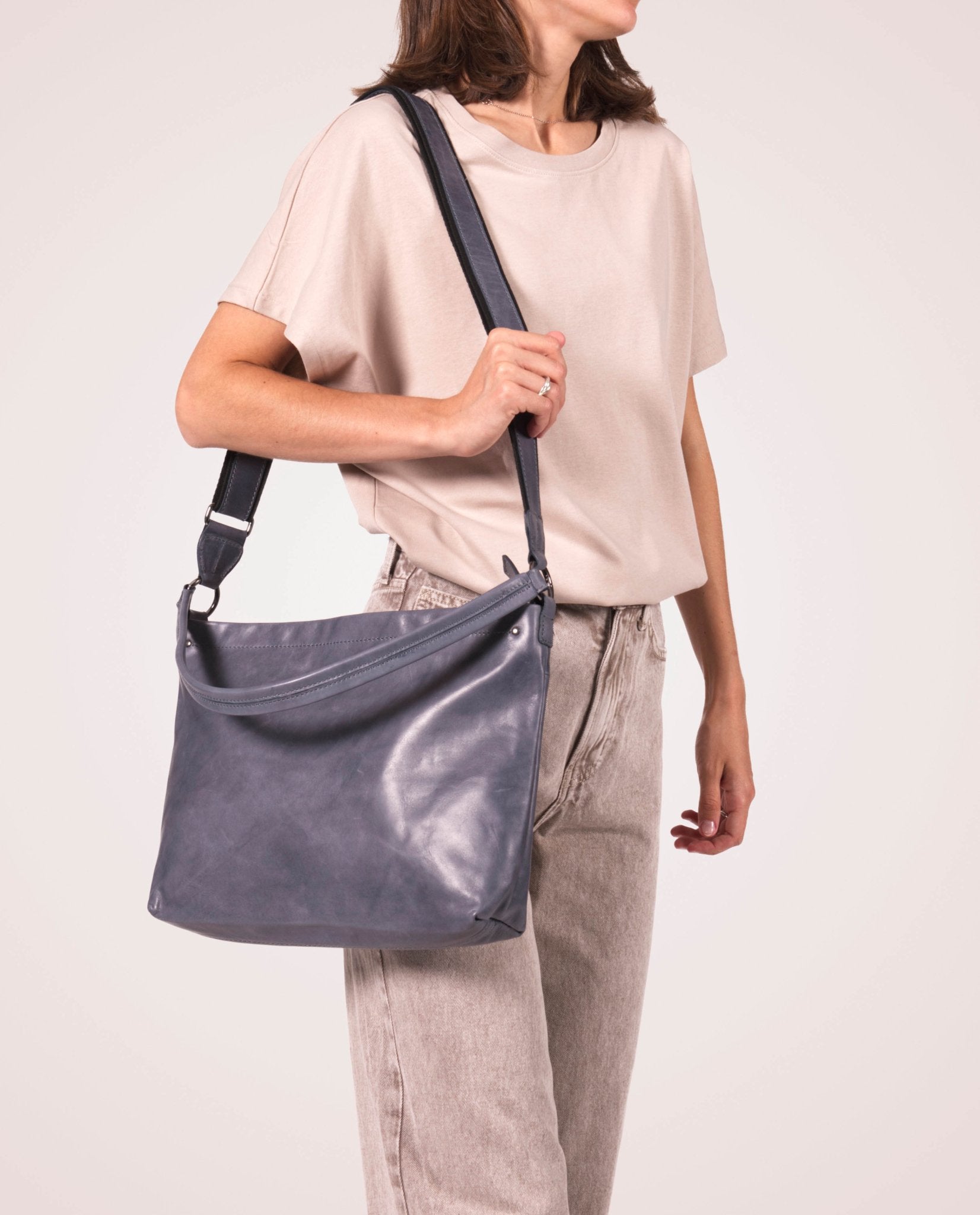 harolds-caugio-shoulderbag-umh-ngetasche-schwarz-leder image 2