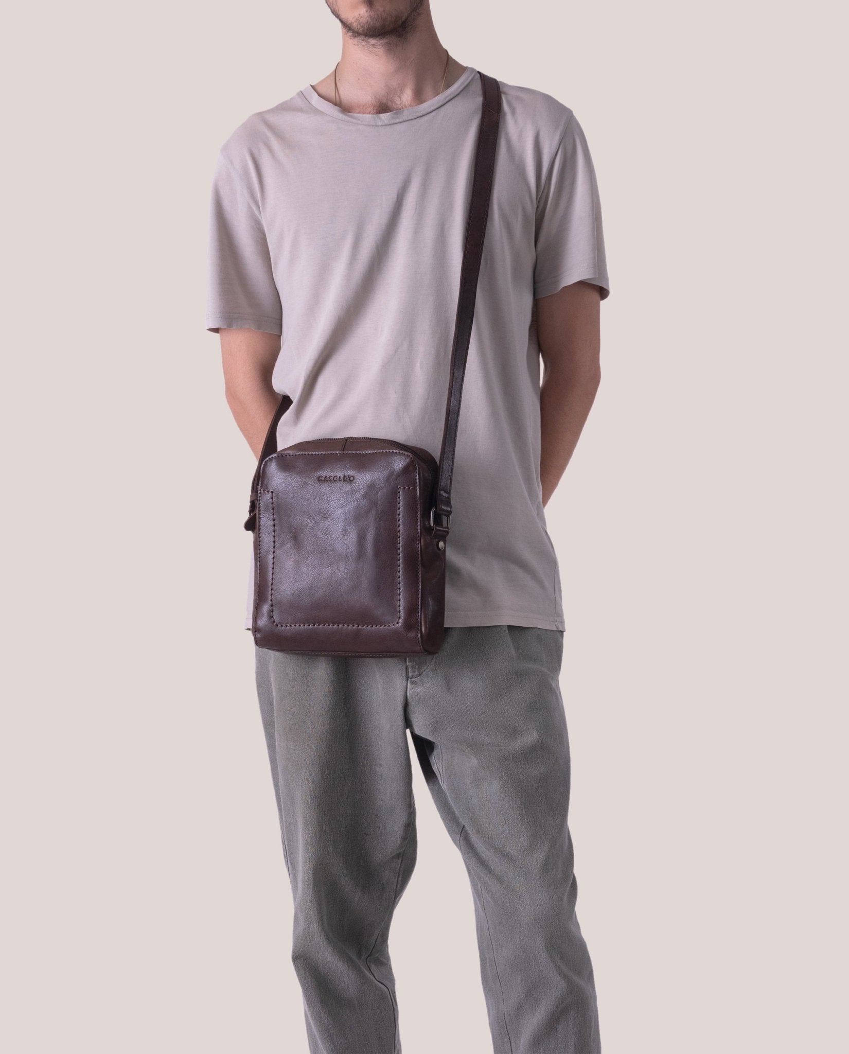 harolds-caugio-crossbag-umh-ngetasche-braun-mit-tablet-fach image 3
