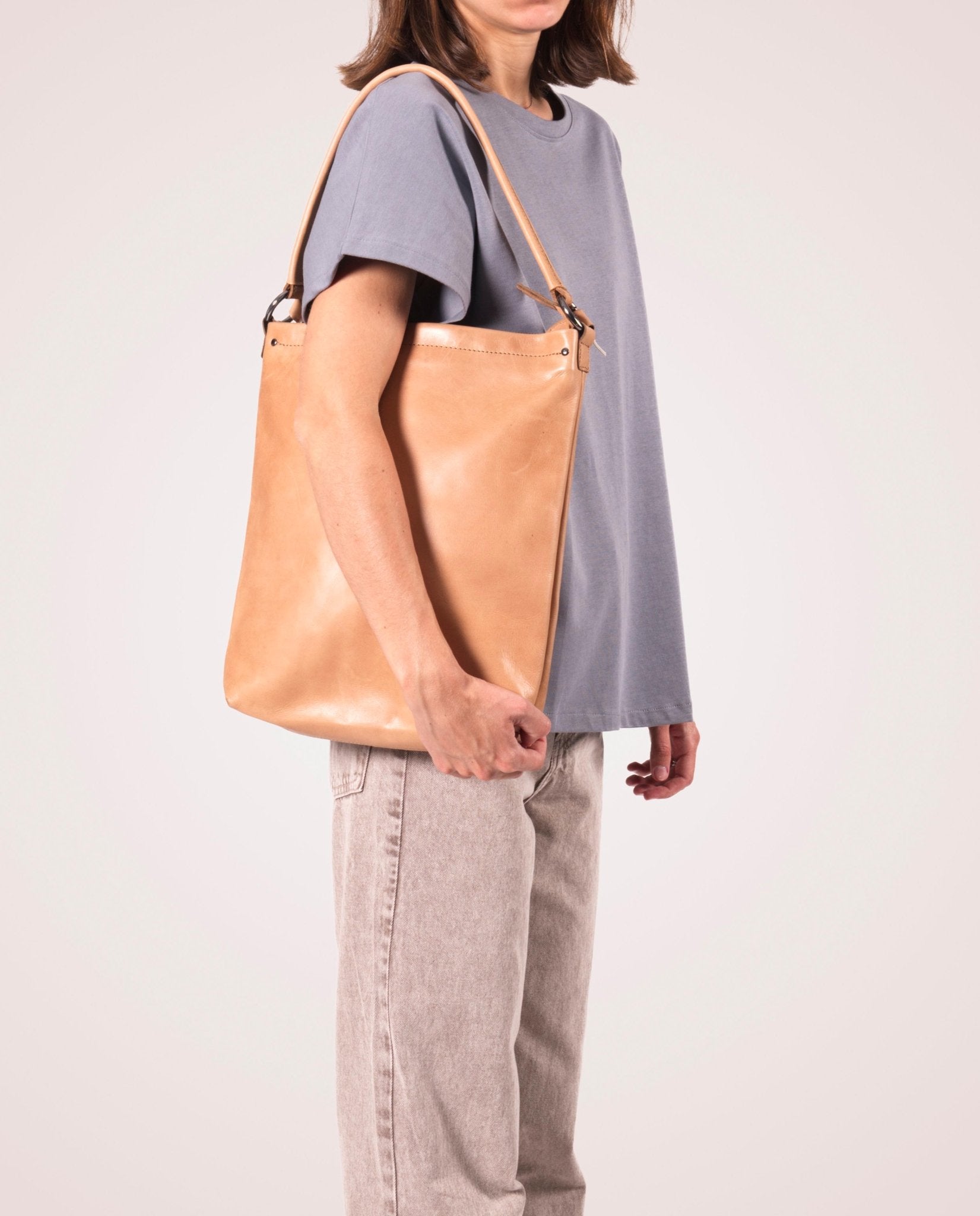 harolds-caugio-shoulderbag-up-schultertasche-schwarz-rindleder image 2