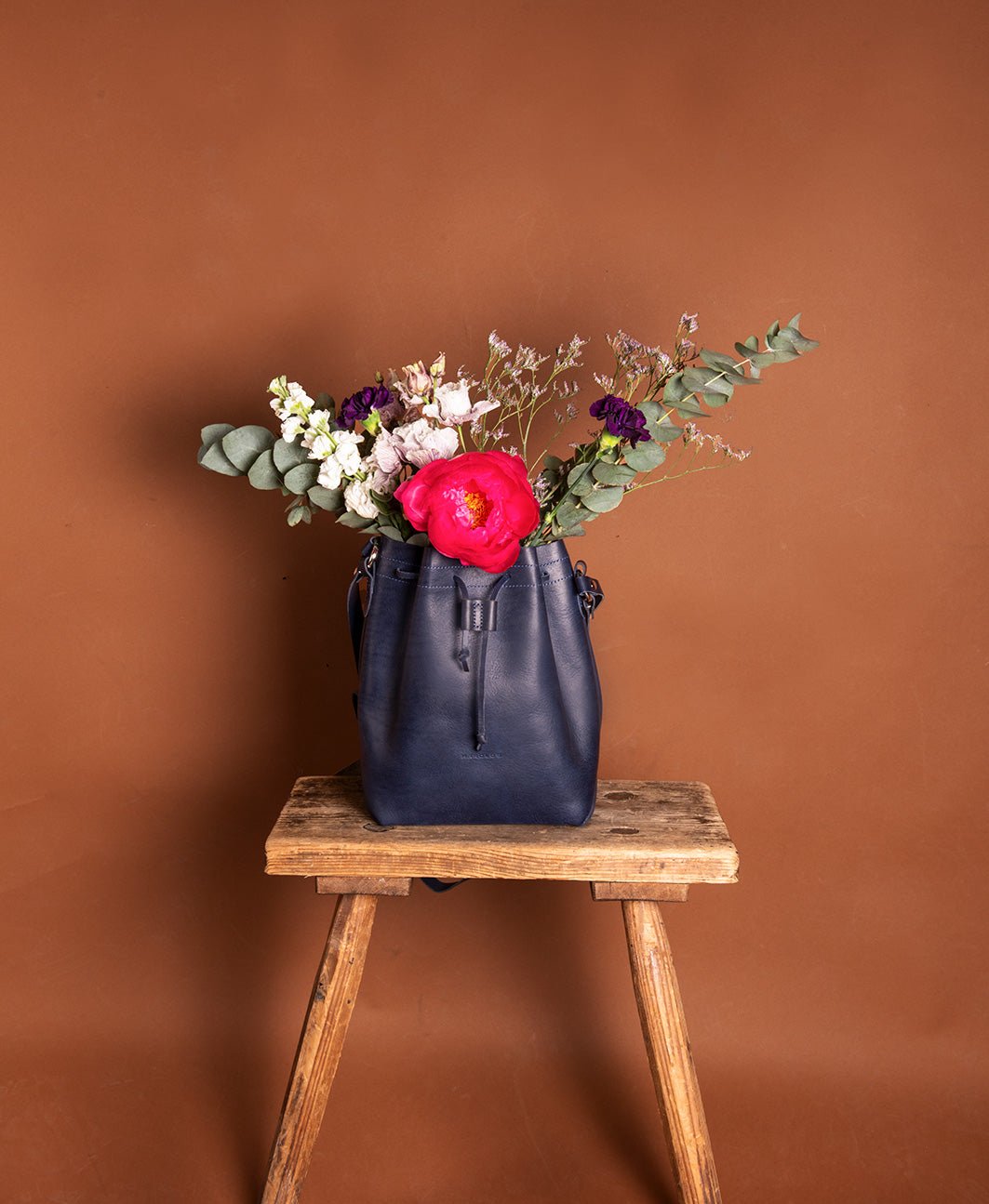 harolds-kraud-paperbag-bucketbag-handtasche-schwarz-leder image 5