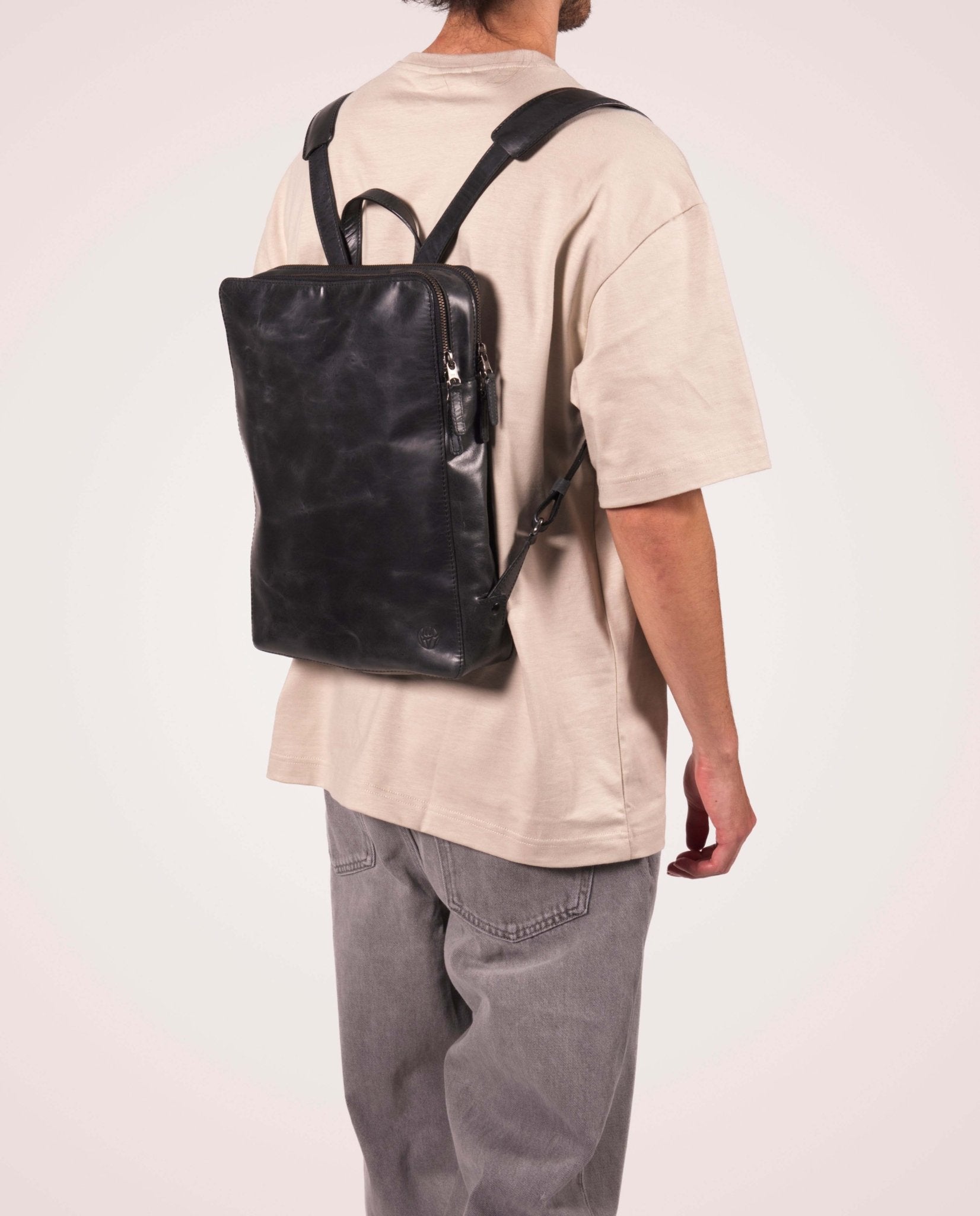 harolds-duo-backpack-notebookrucksack-schwarz-rindleder-leicht image 2