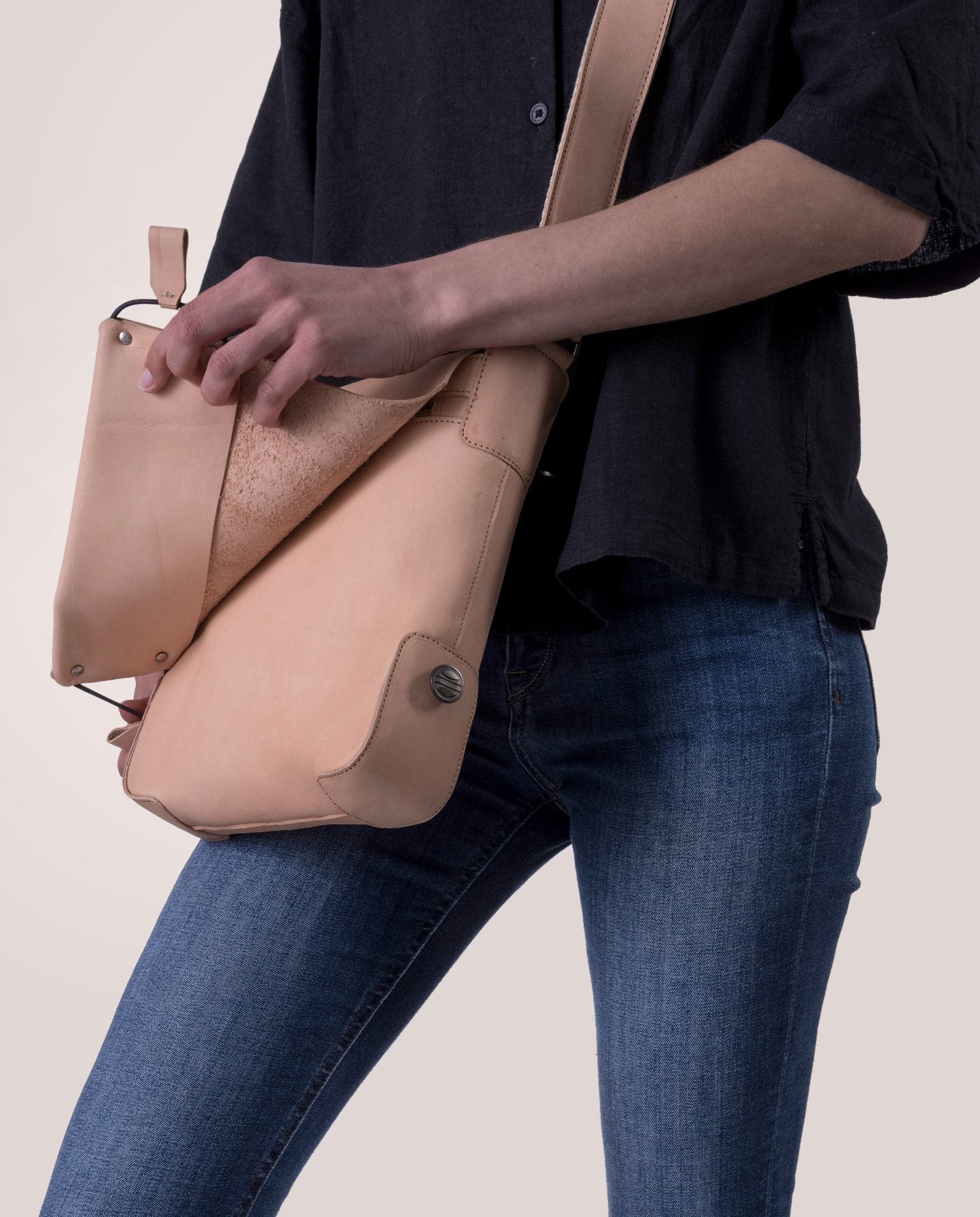 harolds-antic-jil-messengerbag-small-umh-ngetasche-schwarz image 3