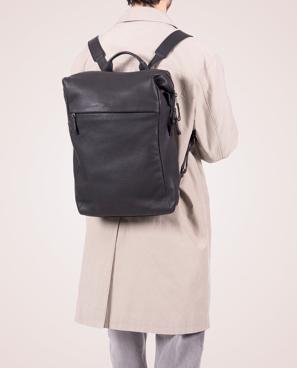 harolds-country-scraper-rucksack-gro-schwarz-leder image 2