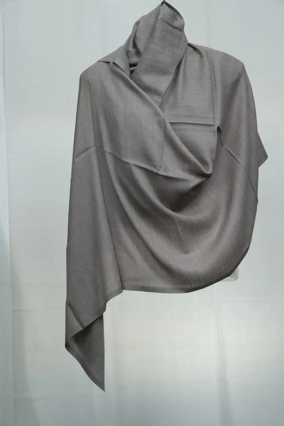 kashmir-arts-pashmina-hampe-gray-schal-grau-75x201-seide image 1