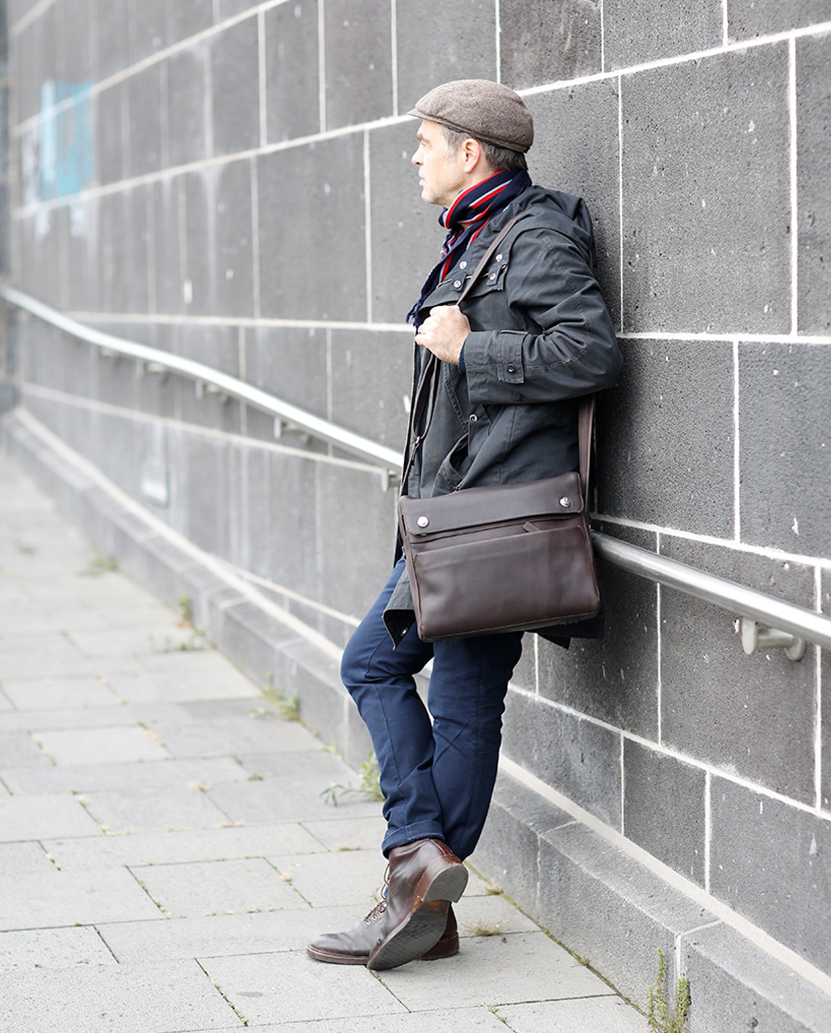 harolds-dothebag-tank-camerabag-large-kameratasche-schwarz-leder image 2