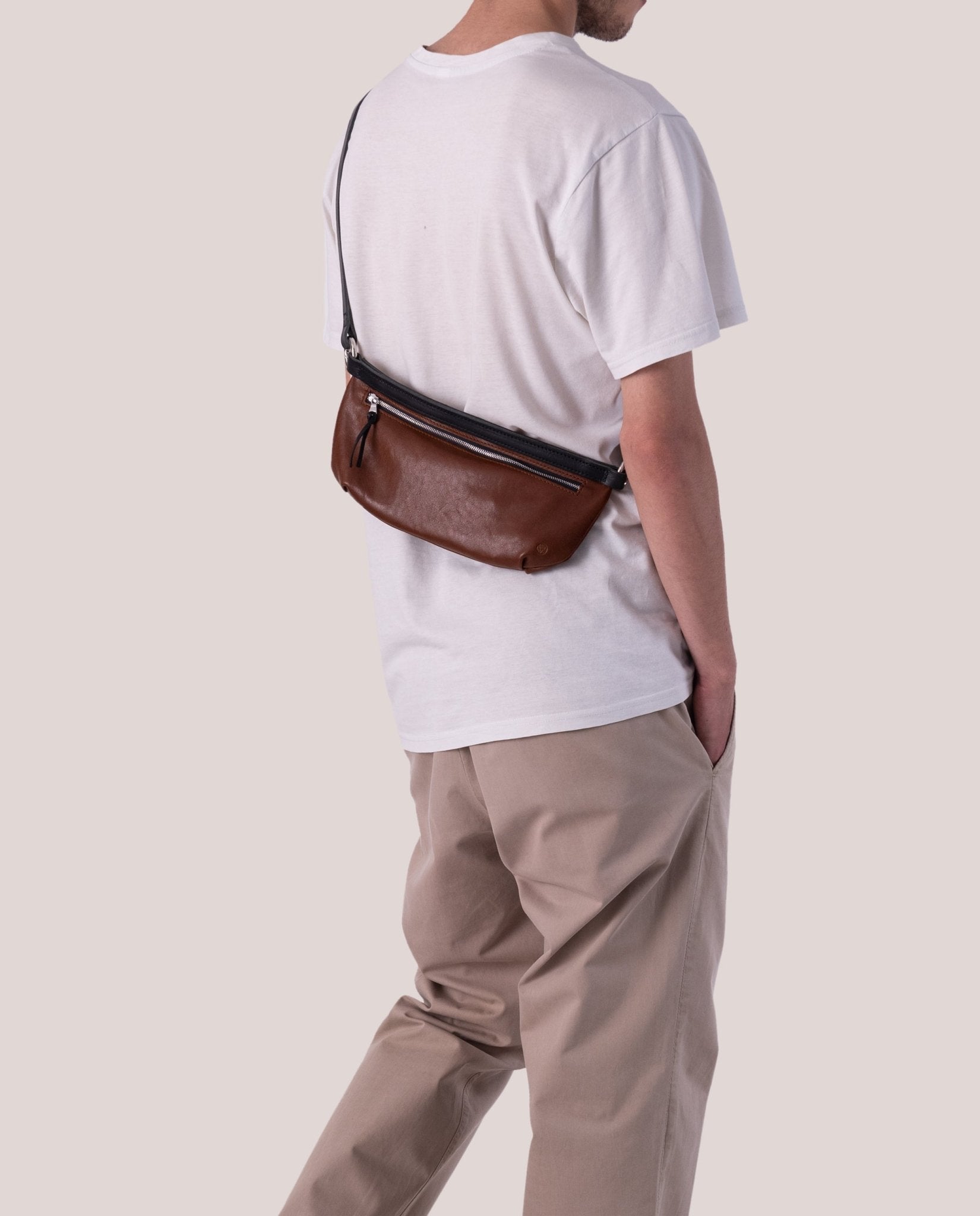 harolds-nabuku-softcase-beltbag-g-rteltasche-rot-nubukleder image 1