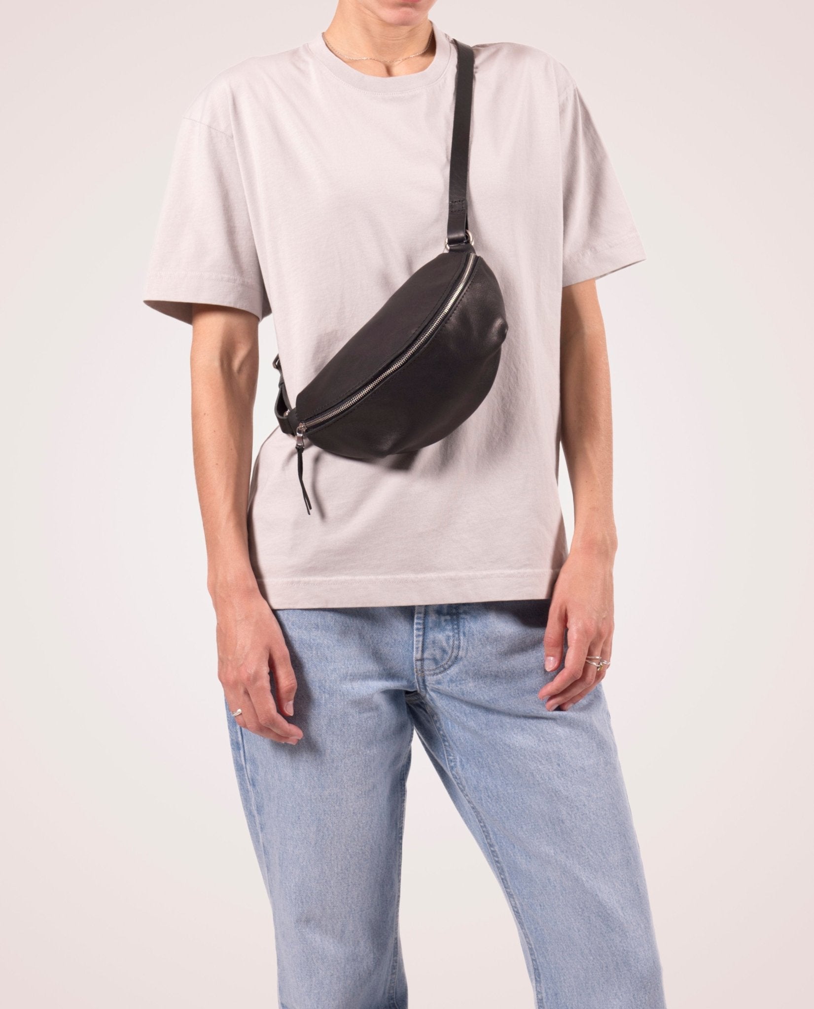 harolds-nabuku-hipbag-s-g-rteltasche-schwarz-nubukleder image 2