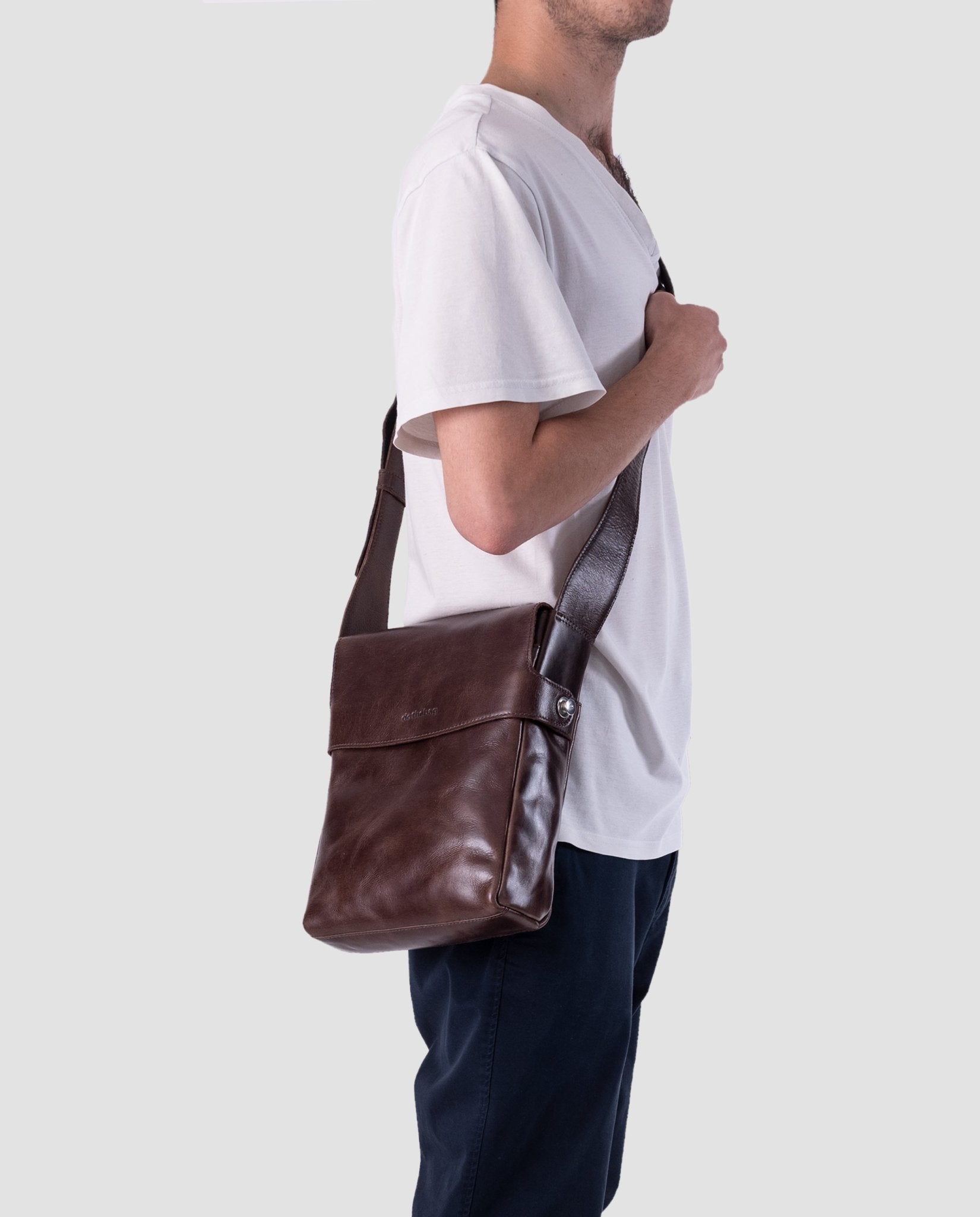 harolds-raboisonbag-up-end-m-kuriertasche-schwarz-a4-rindleder image 2