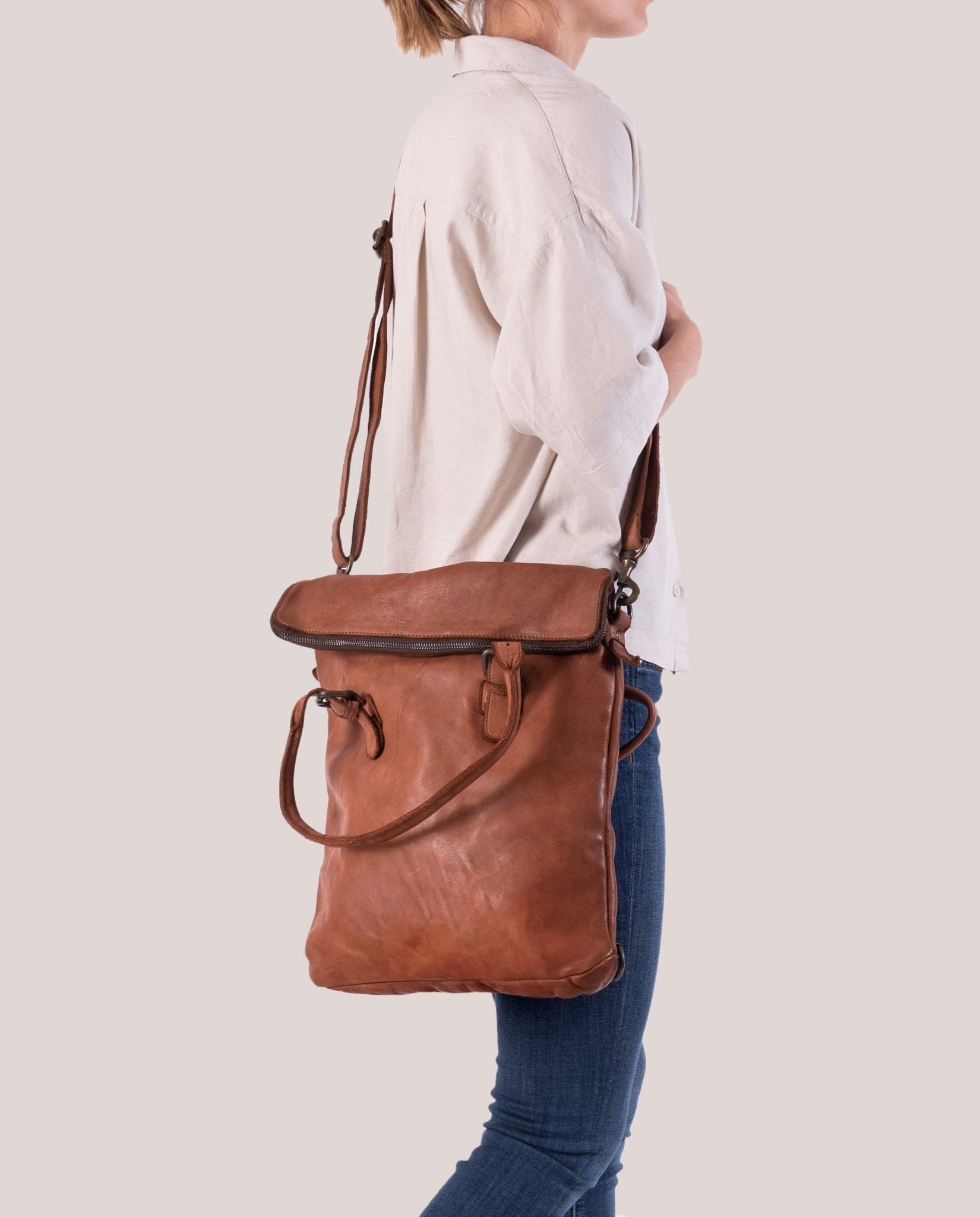 harolds-submarine-backpack-flap-lederrucksack-cognac image 3