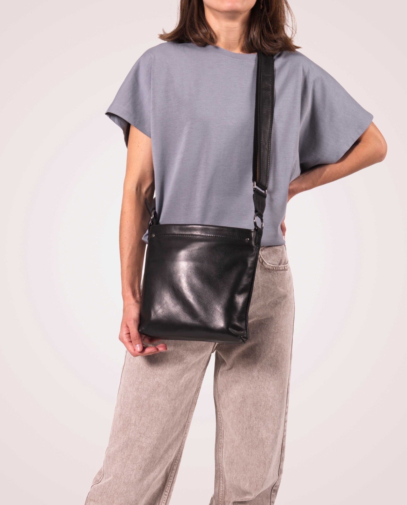 harolds-caugio-shoulderbag-s-schultertasche-schwarz-leder image 7