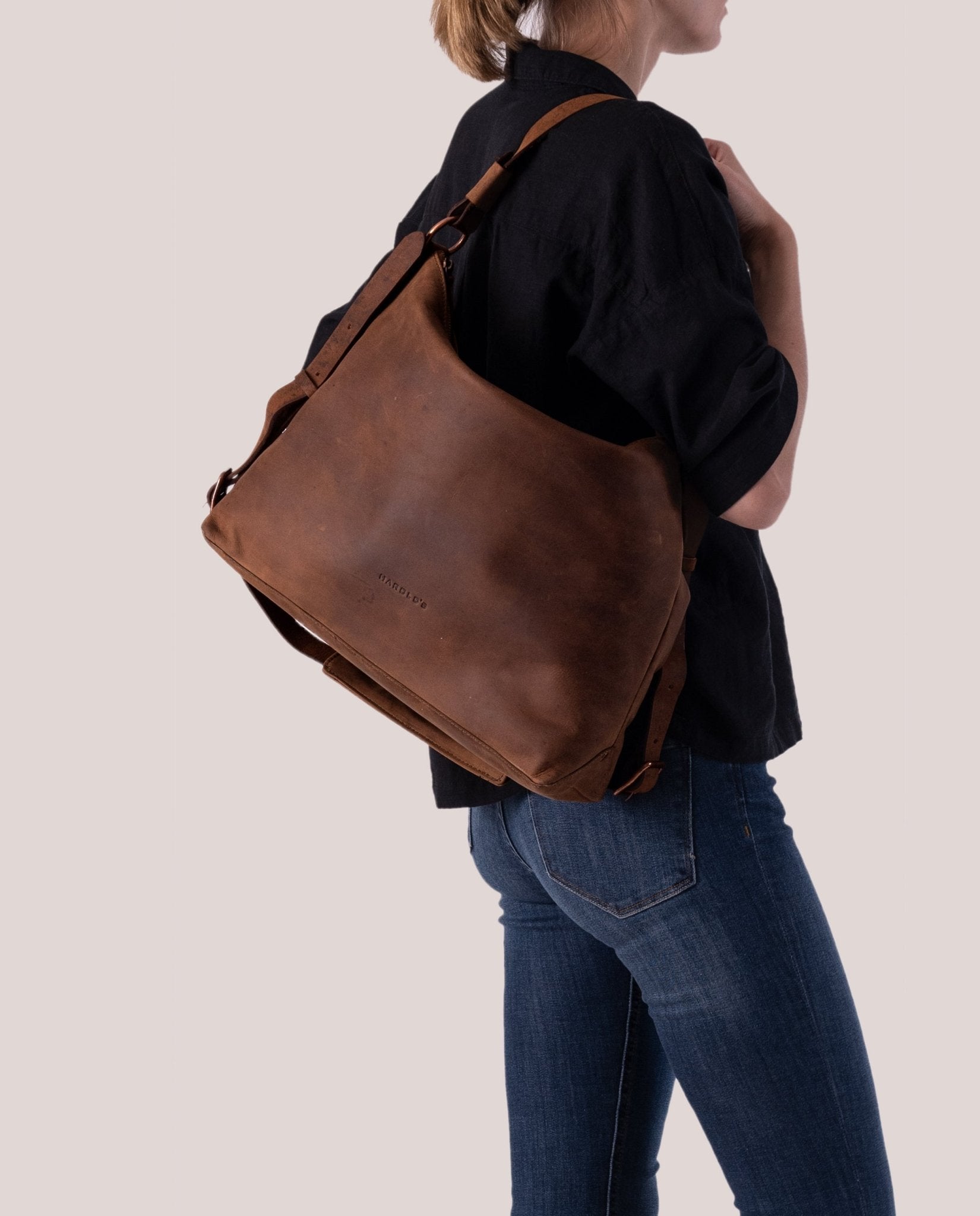 harolds-antic-pouch-schultertasche-natur-a4-querformat image 2