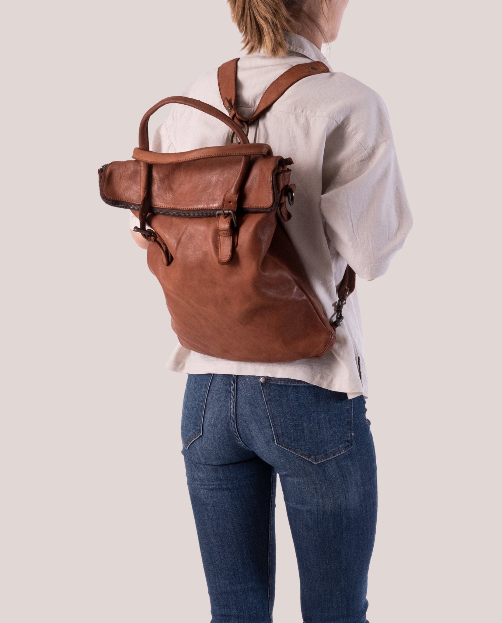 harolds-submarine-backpack-flap-lederrucksack-cognac image 4