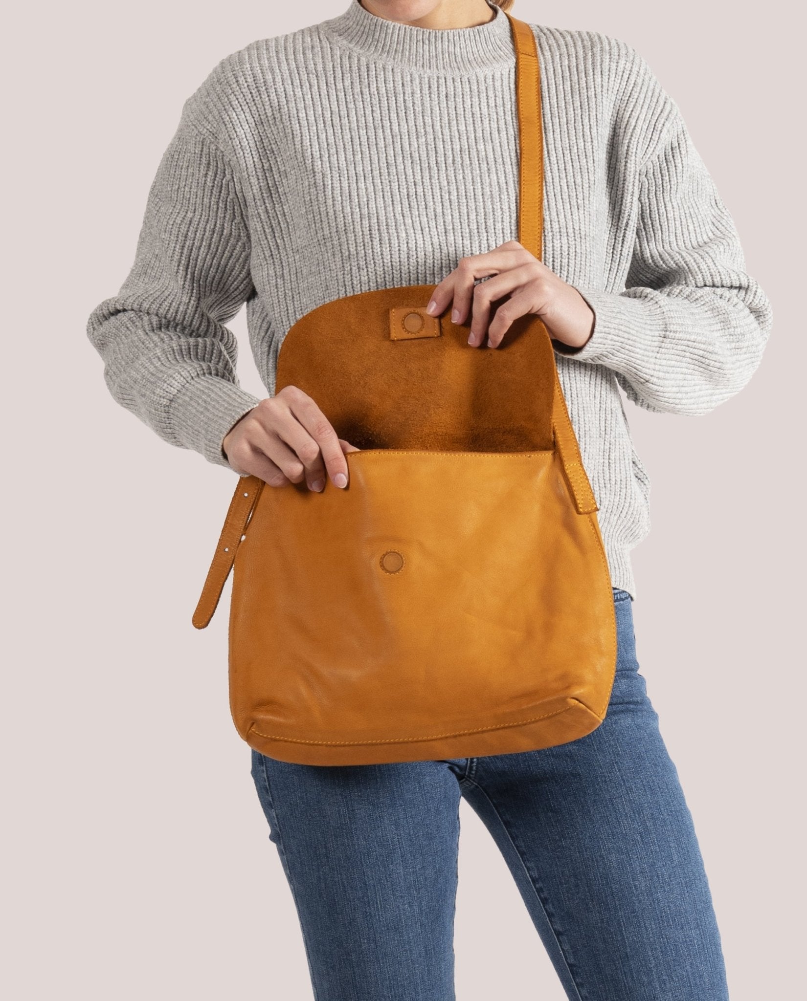 harolds-submarine-shoulderbag-umh-ngetasche-schwarz-rindleder image 3
