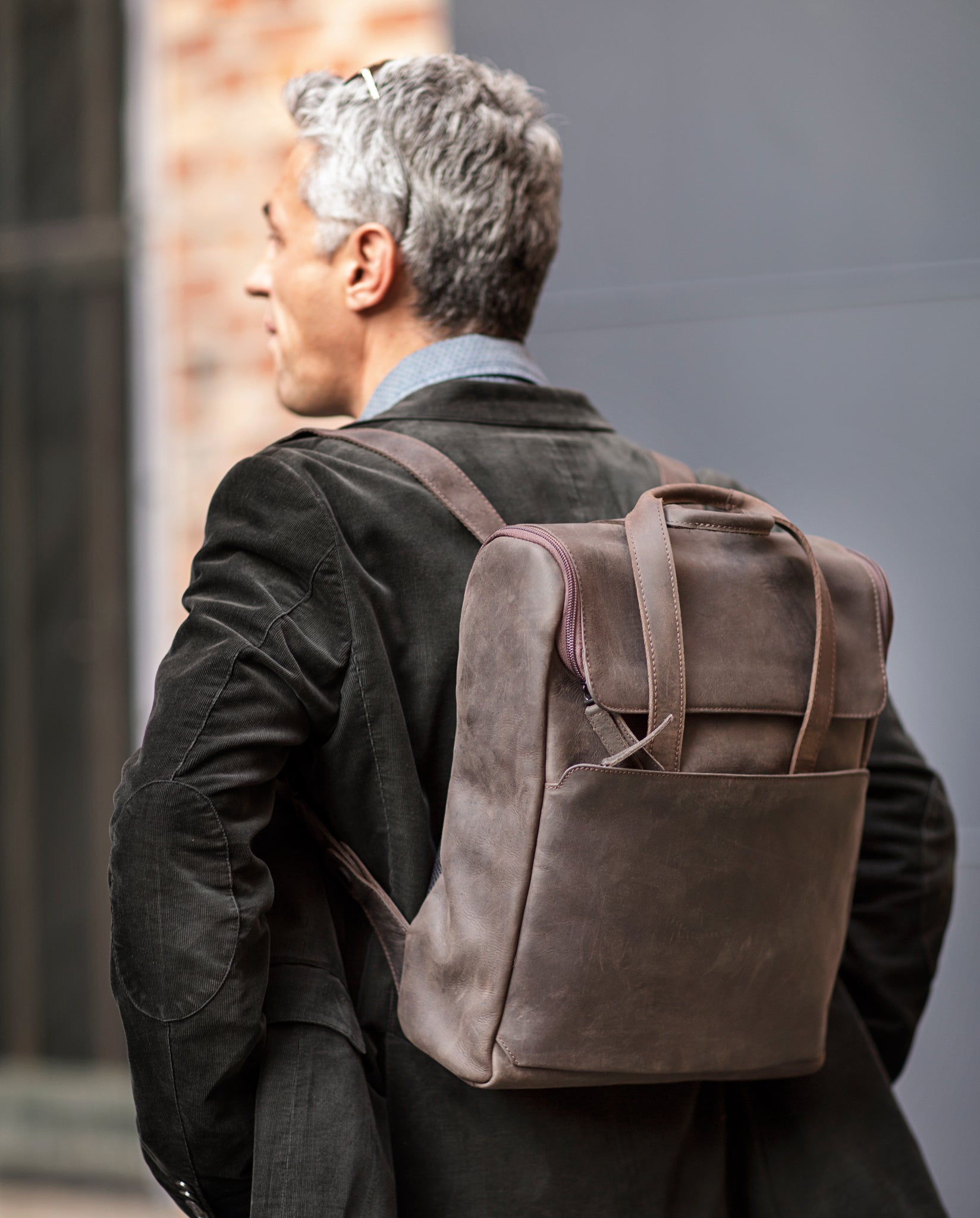 harolds-2in1-notebook-backpack-taupe-leder-rucksack-a4 image 2