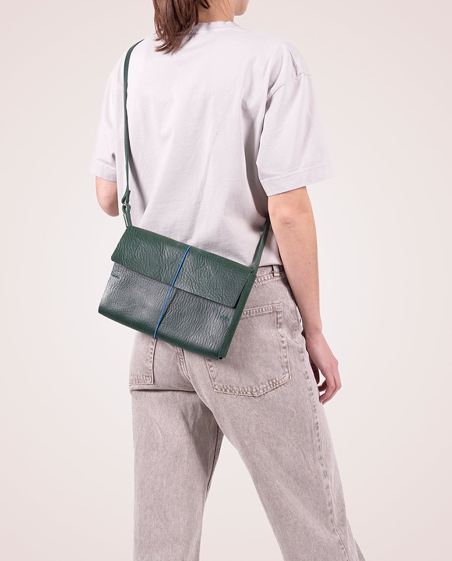 harolds-keeper-shoulderbag-m-schwarz-sattlerleder image 2